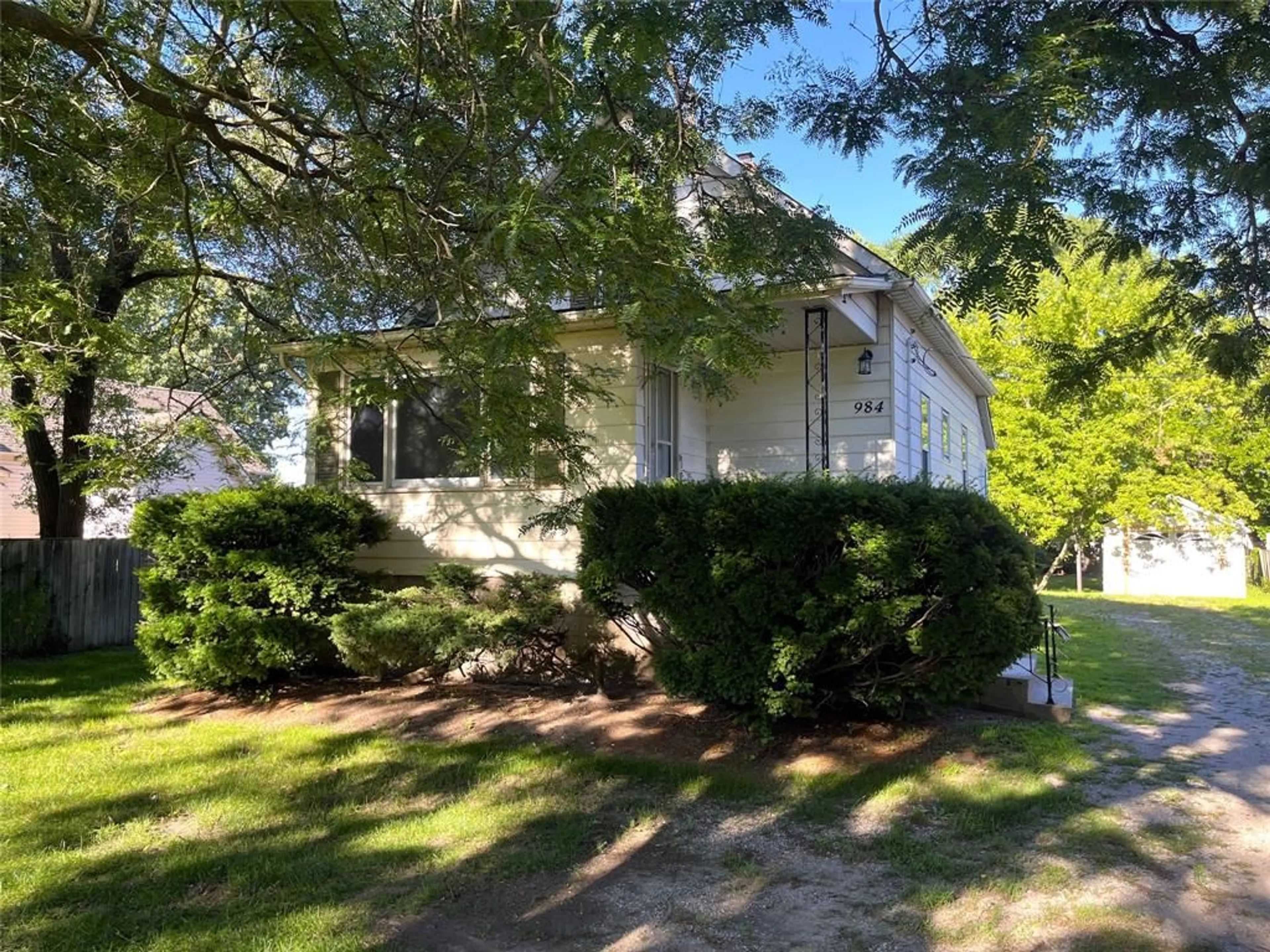 A pic from outside/outdoor area/front of a property/back of a property/a pic from drone, street for 984 MURPHY Rd, Sarnia Ontario N7S 2Y2