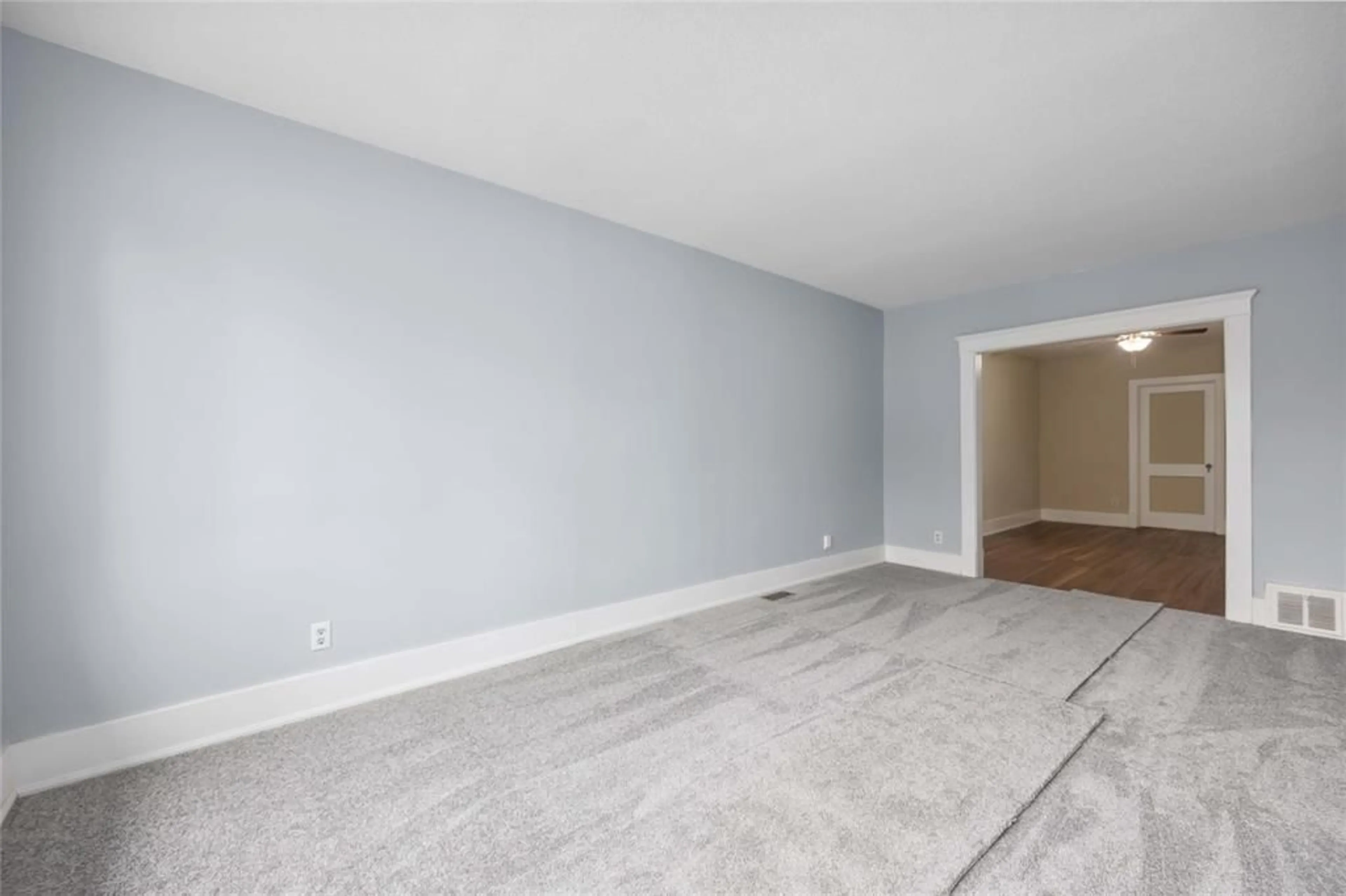 A pic of a room for 984 MURPHY Rd, Sarnia Ontario N7S 2Y2