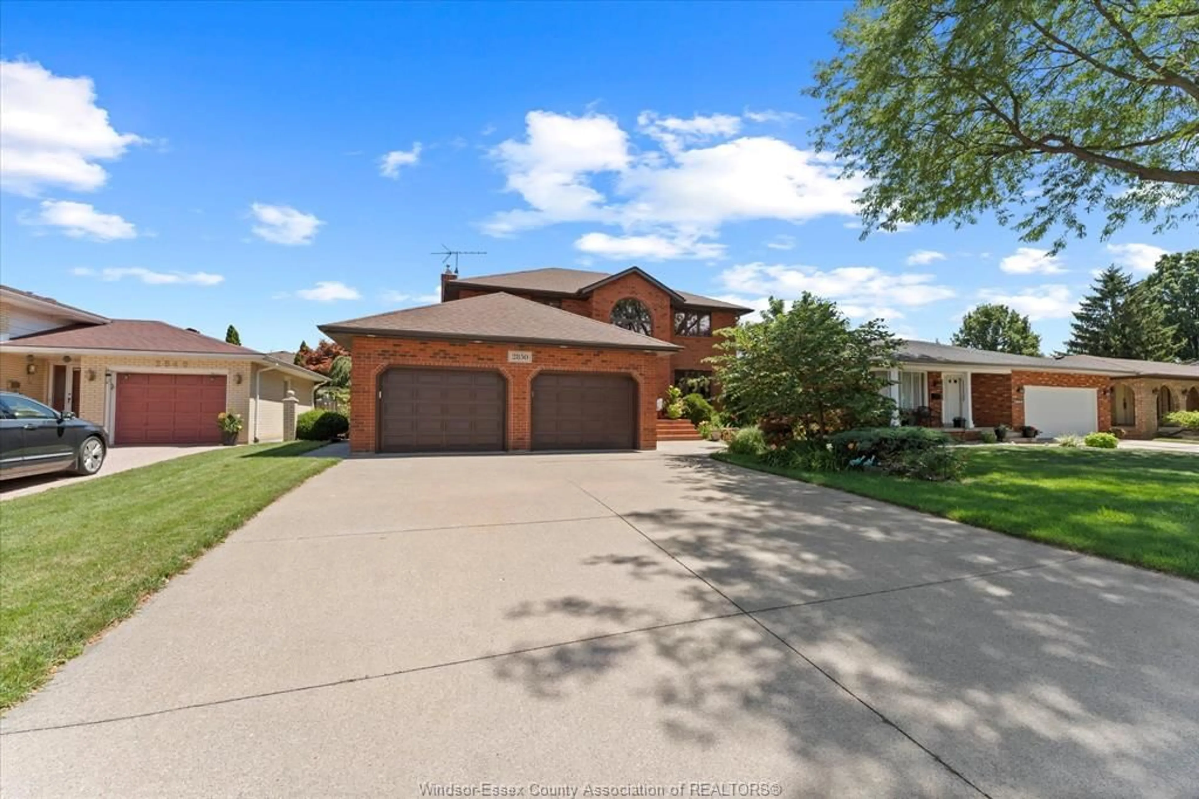 A pic from outside/outdoor area/front of a property/back of a property/a pic from drone, street for 2850 St. Clair Ave, Windsor Ontario N9E 4B4