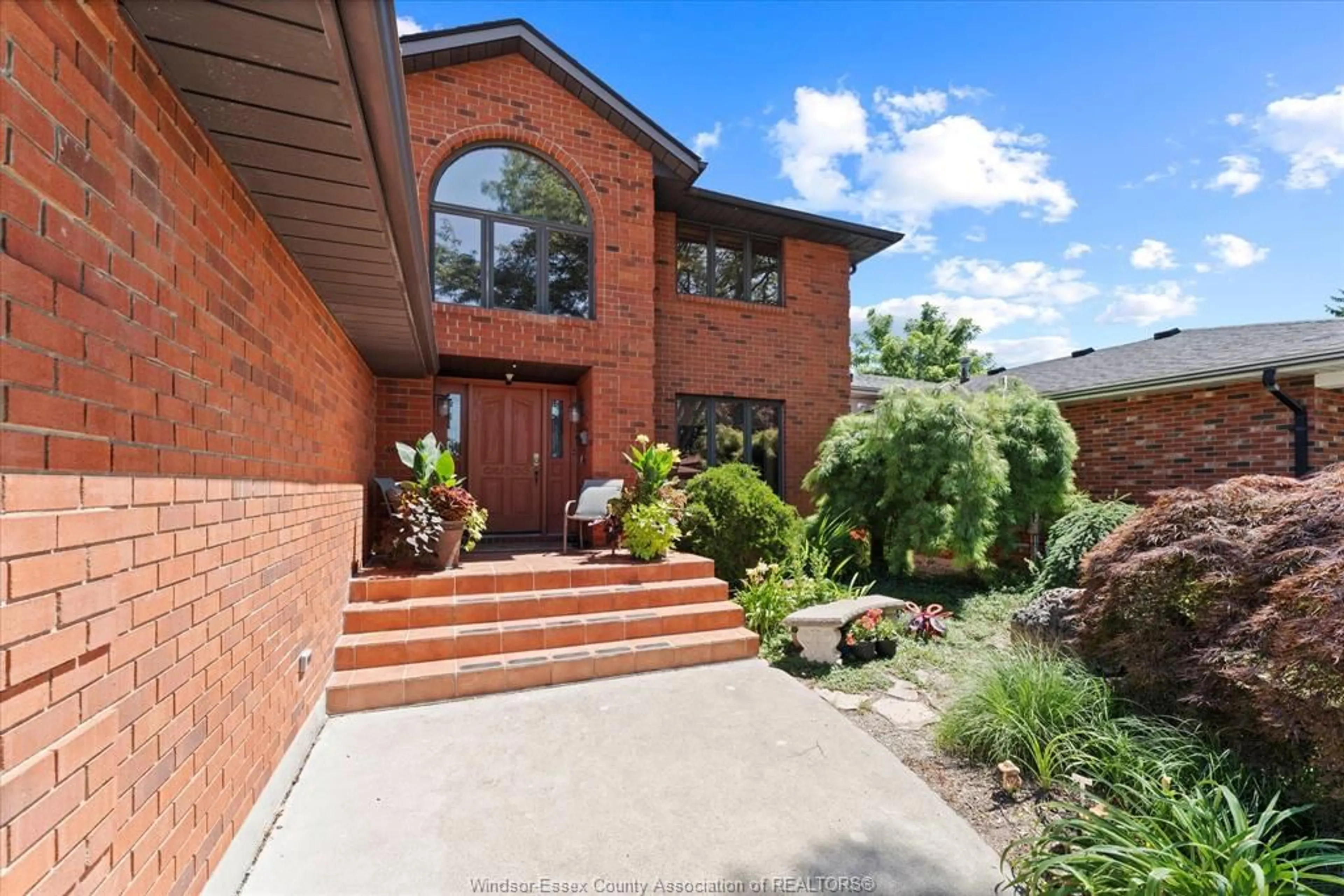 Home with brick exterior material, street for 2850 St. Clair Ave, Windsor Ontario N9E 4B4