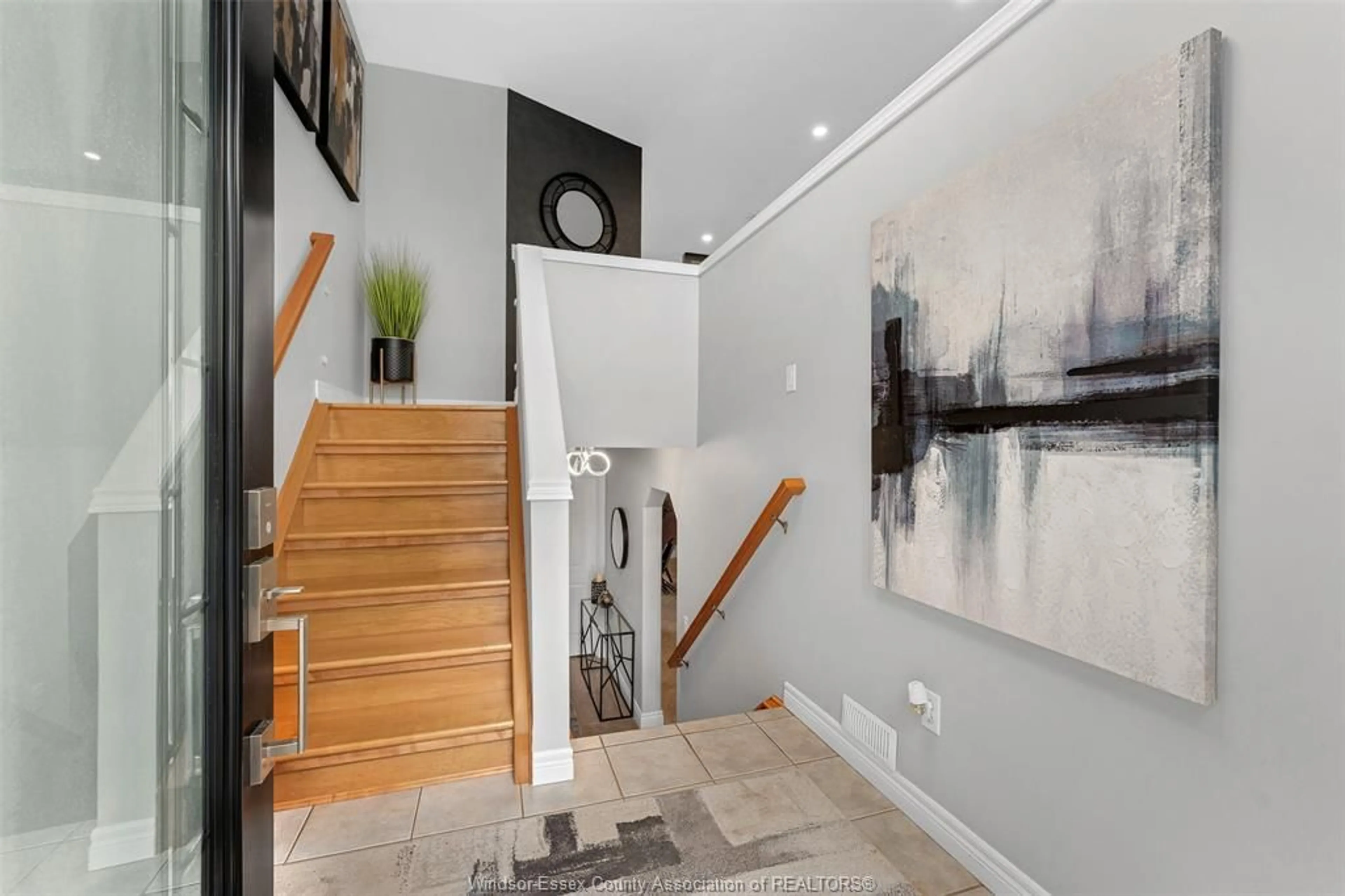 Indoor entryway for 2365 Tranquility, Windsor Ontario N8P 1R8