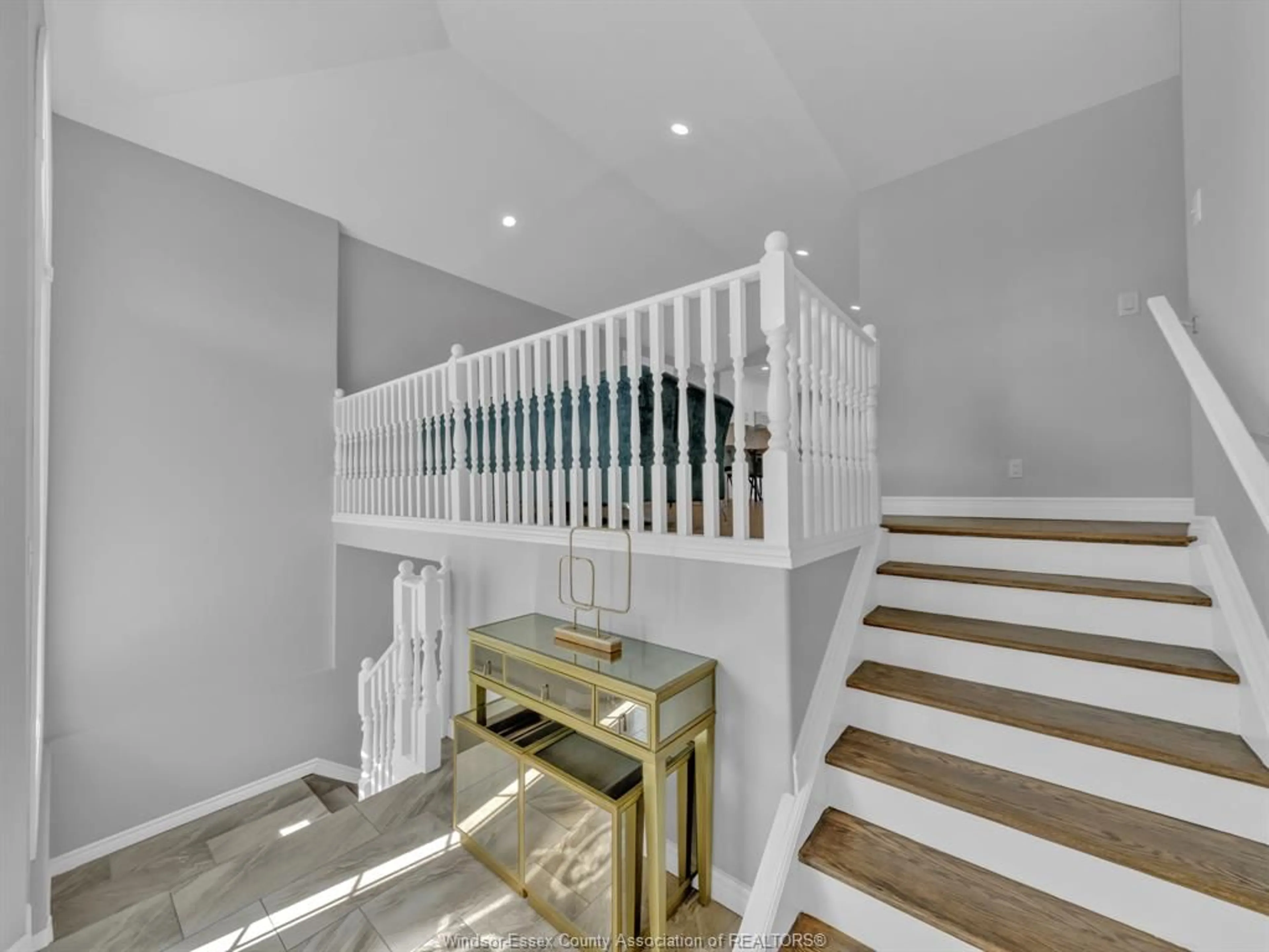 Stairs for 2432 ASKIN, Windsor Ontario N9E 4Z1