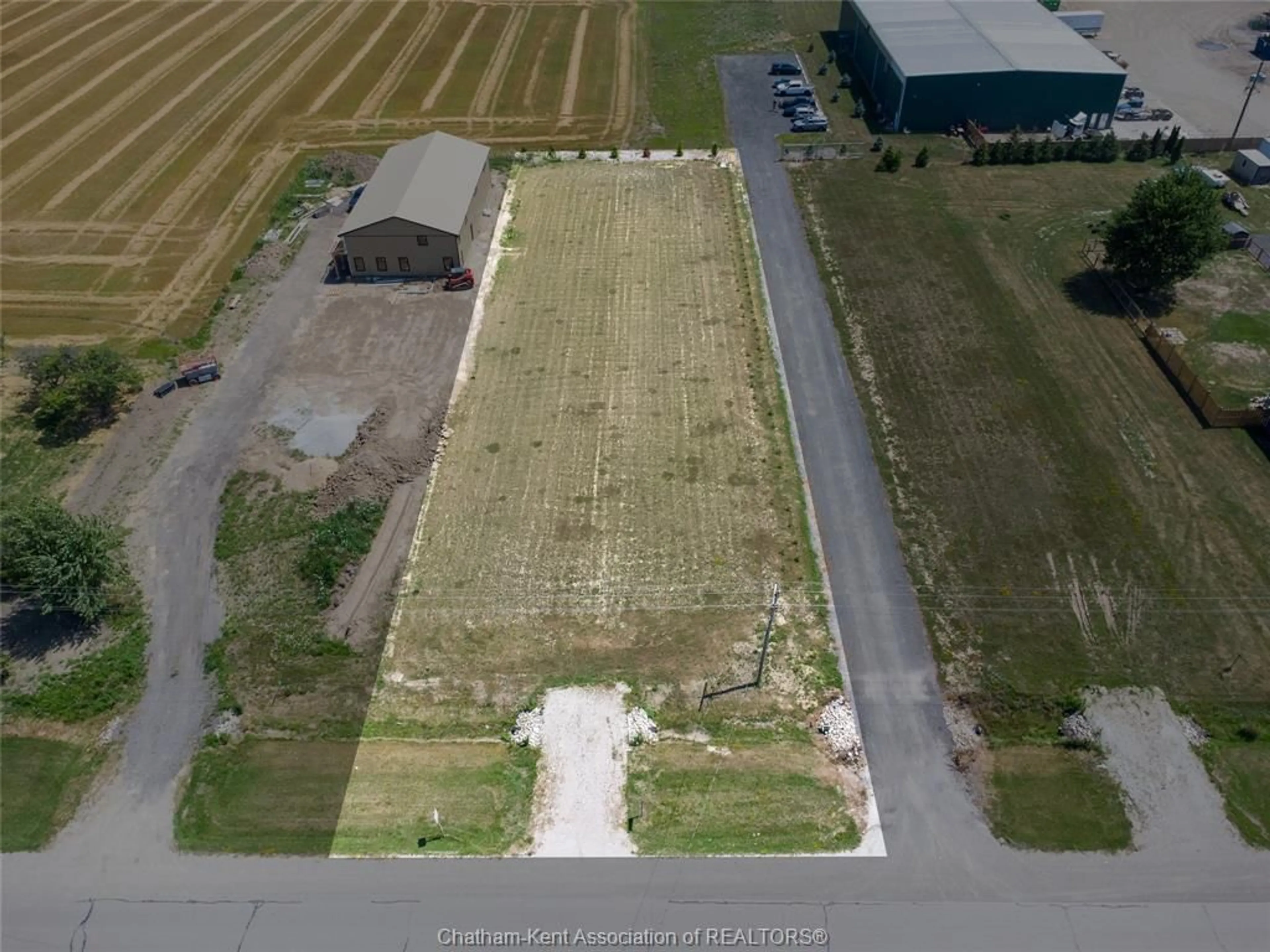 A pic from outside/outdoor area/front of a property/back of a property/a pic from drone, unknown for 6604 Middle Line, Merlin Ontario N0P 1W0