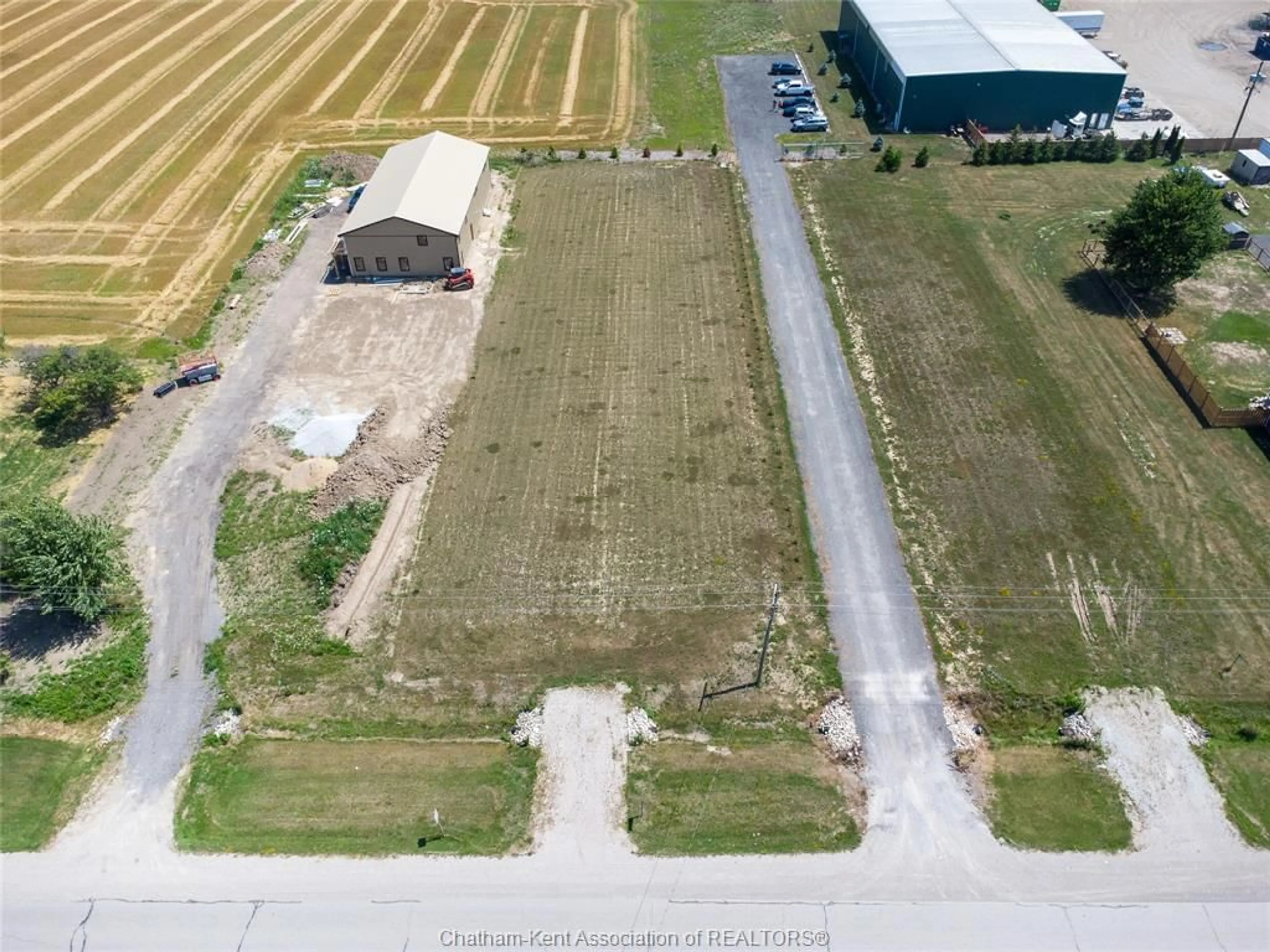 A pic from outside/outdoor area/front of a property/back of a property/a pic from drone, building for 6604 Middle Line, Merlin Ontario N0P 1W0