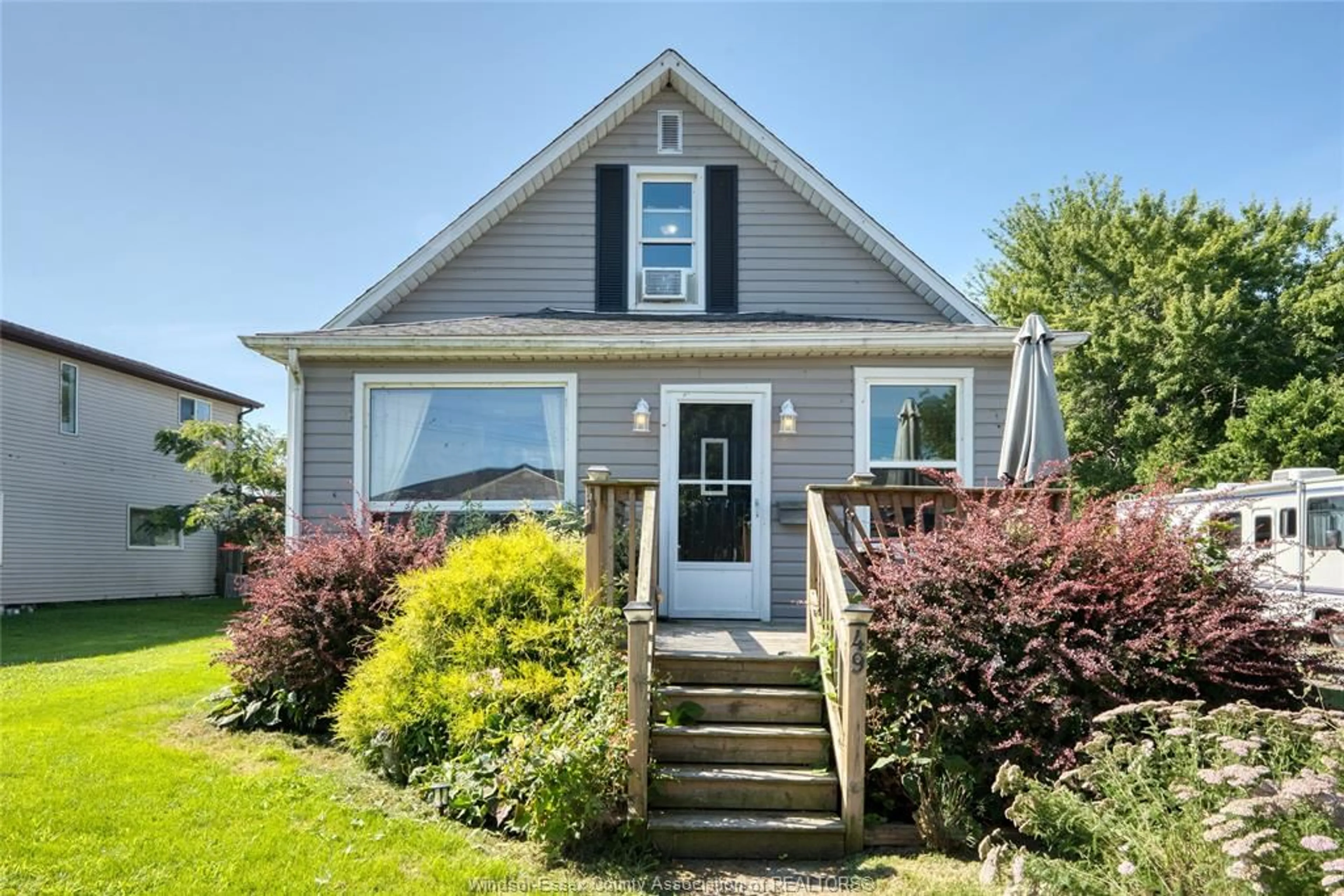 Home with vinyl exterior material, street for 49 MAPLE St, Kingsville Ontario N9Y 1L8