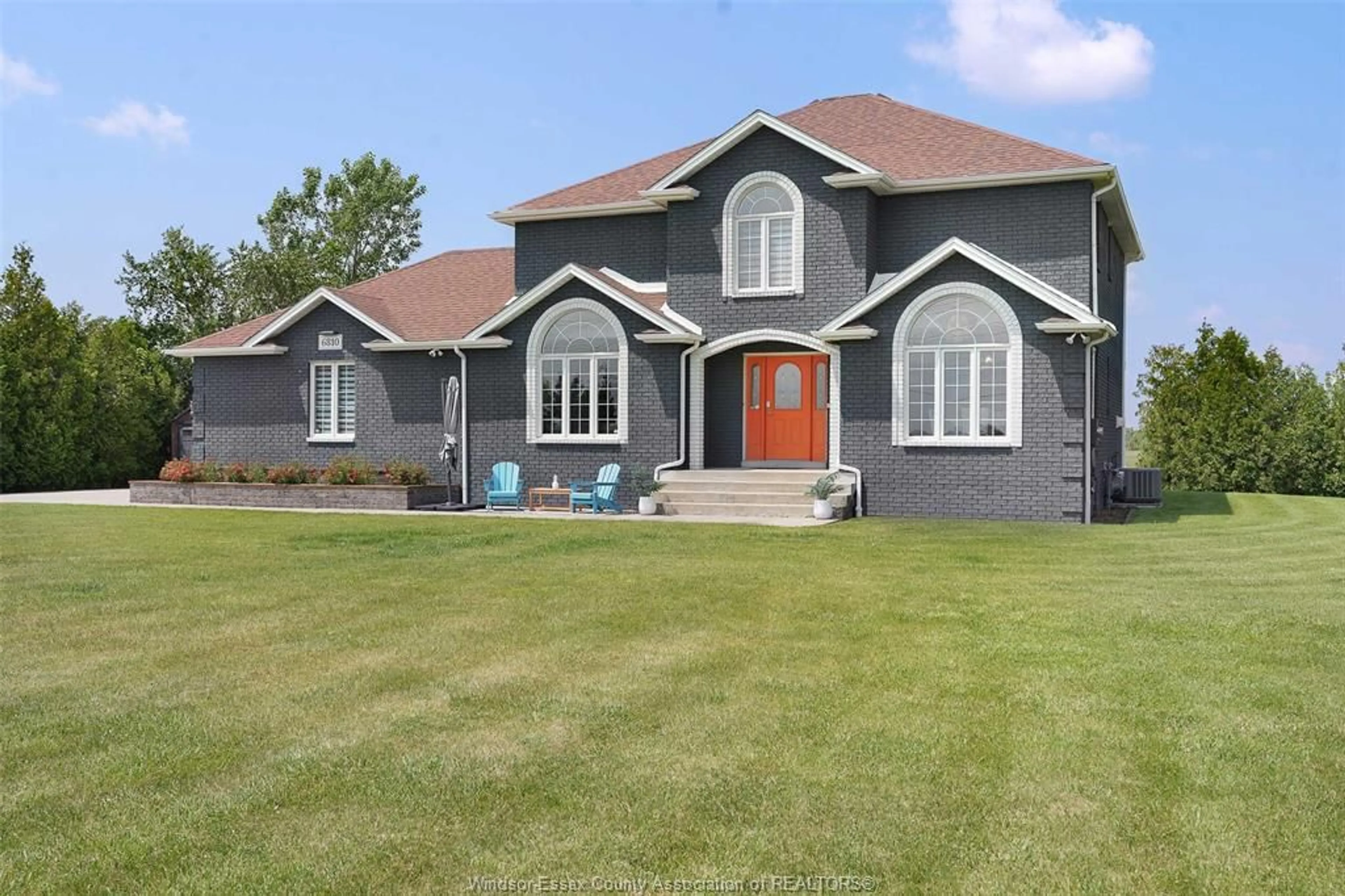 Home with vinyl exterior material, street for 6810 CONCESSION 6N, Amherstburg Ontario N9V 2Y9