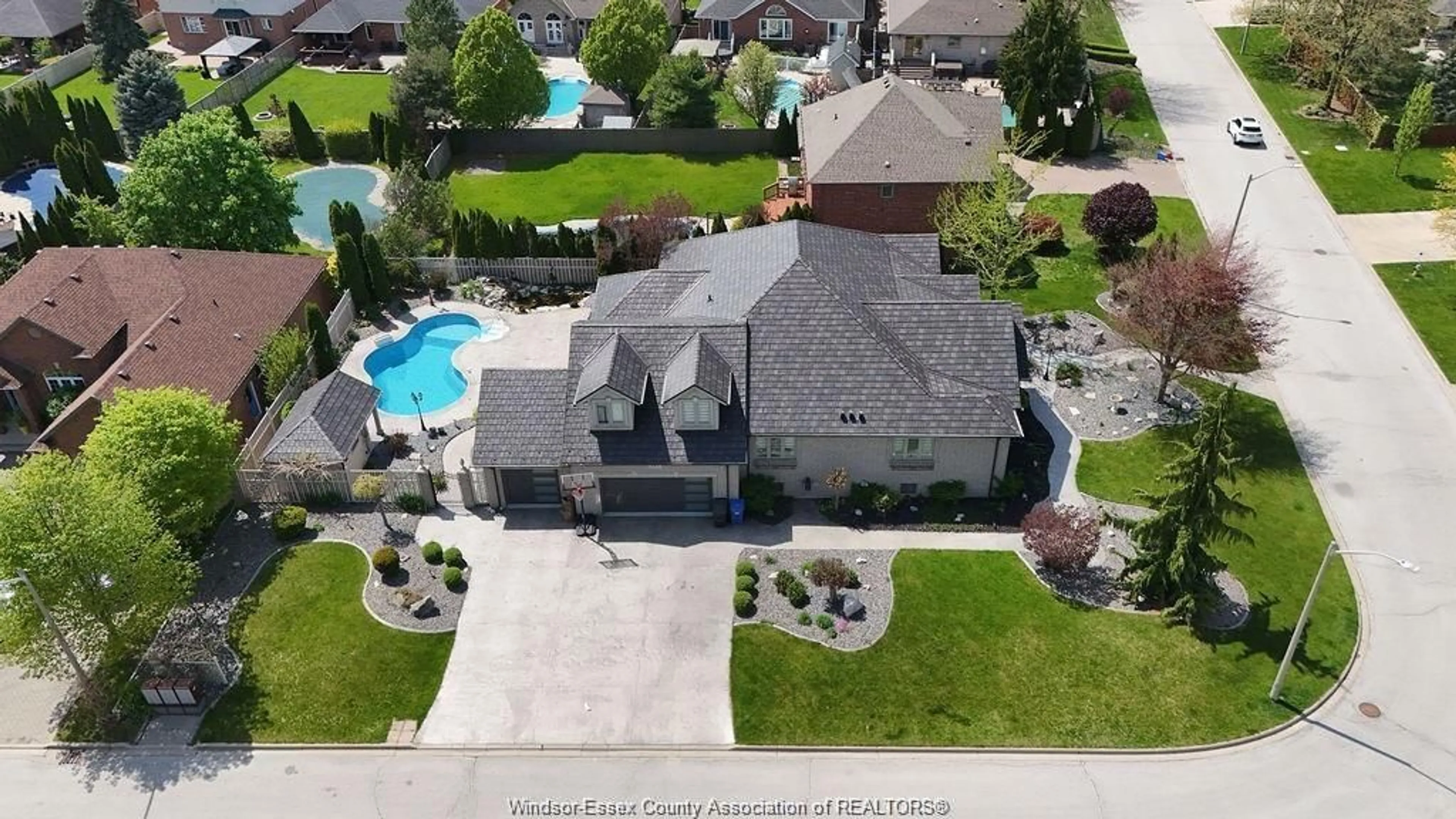 A pic from outside/outdoor area/front of a property/back of a property/a pic from drone, street for 625 GEORGE KENNEDY Way, Lakeshore Ontario N8L 1A4