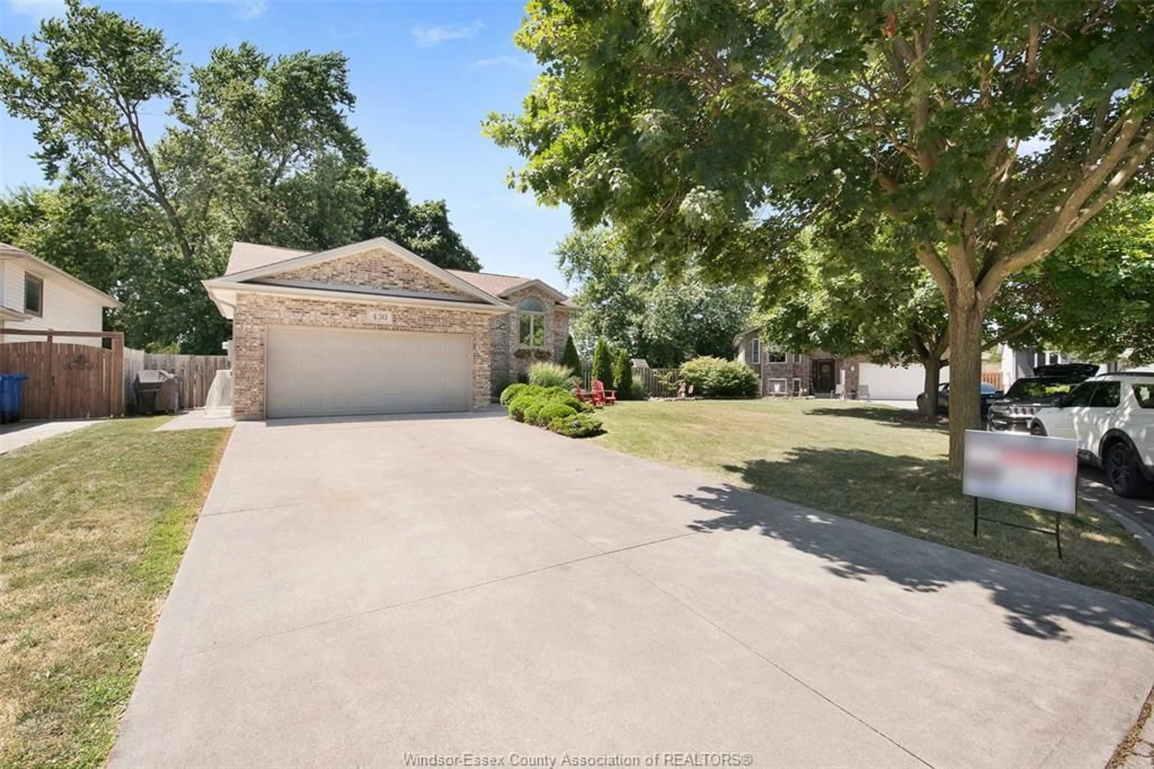 A pic from outside/outdoor area/front of a property/back of a property/a pic from drone, street for 430 Thorn Ridge Cres, Amherstburg Ontario N9V 3X2