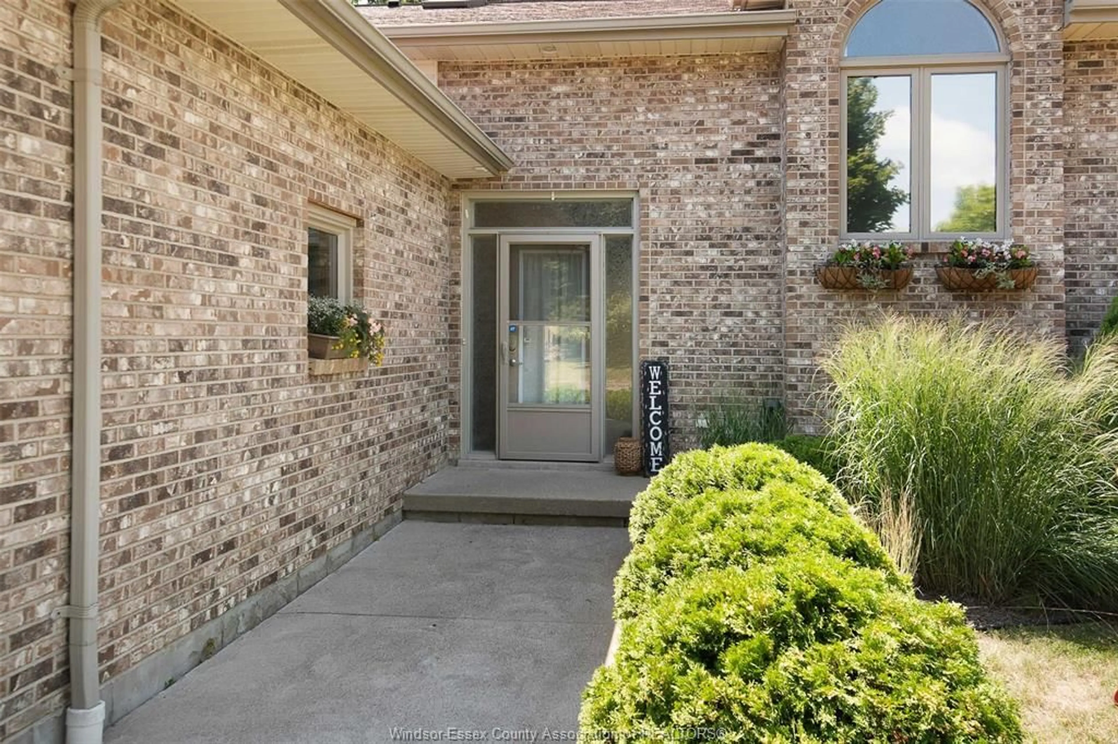 Indoor entryway for 430 Thorn Ridge Cres, Amherstburg Ontario N9V 3X2