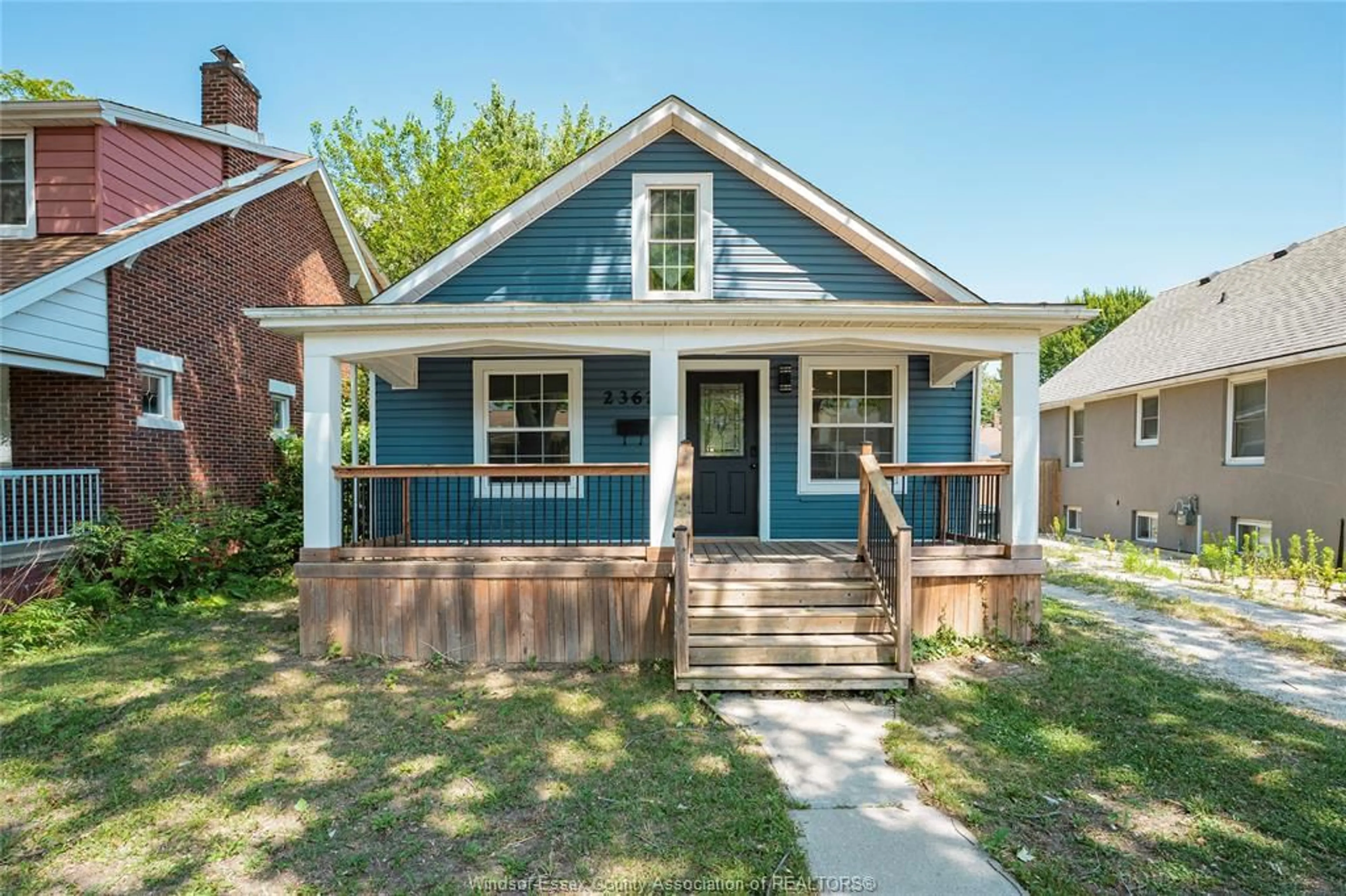 Home with vinyl exterior material, street for 2362 CADILLAC, Windsor Ontario N8W 3Y4