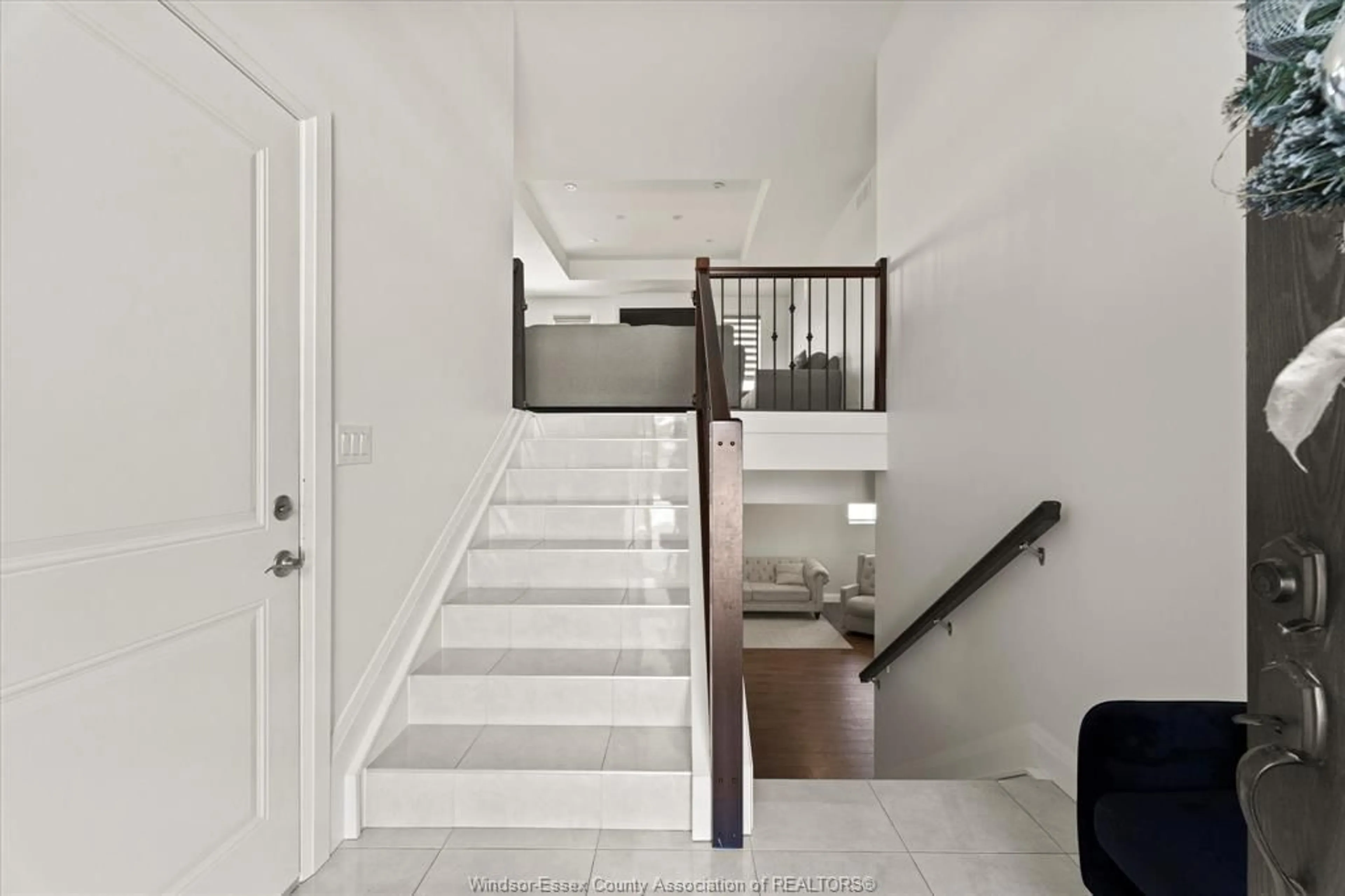 Unknown for 33 SUNNINGDALE Dr, Leamington Ontario N8H 0C4