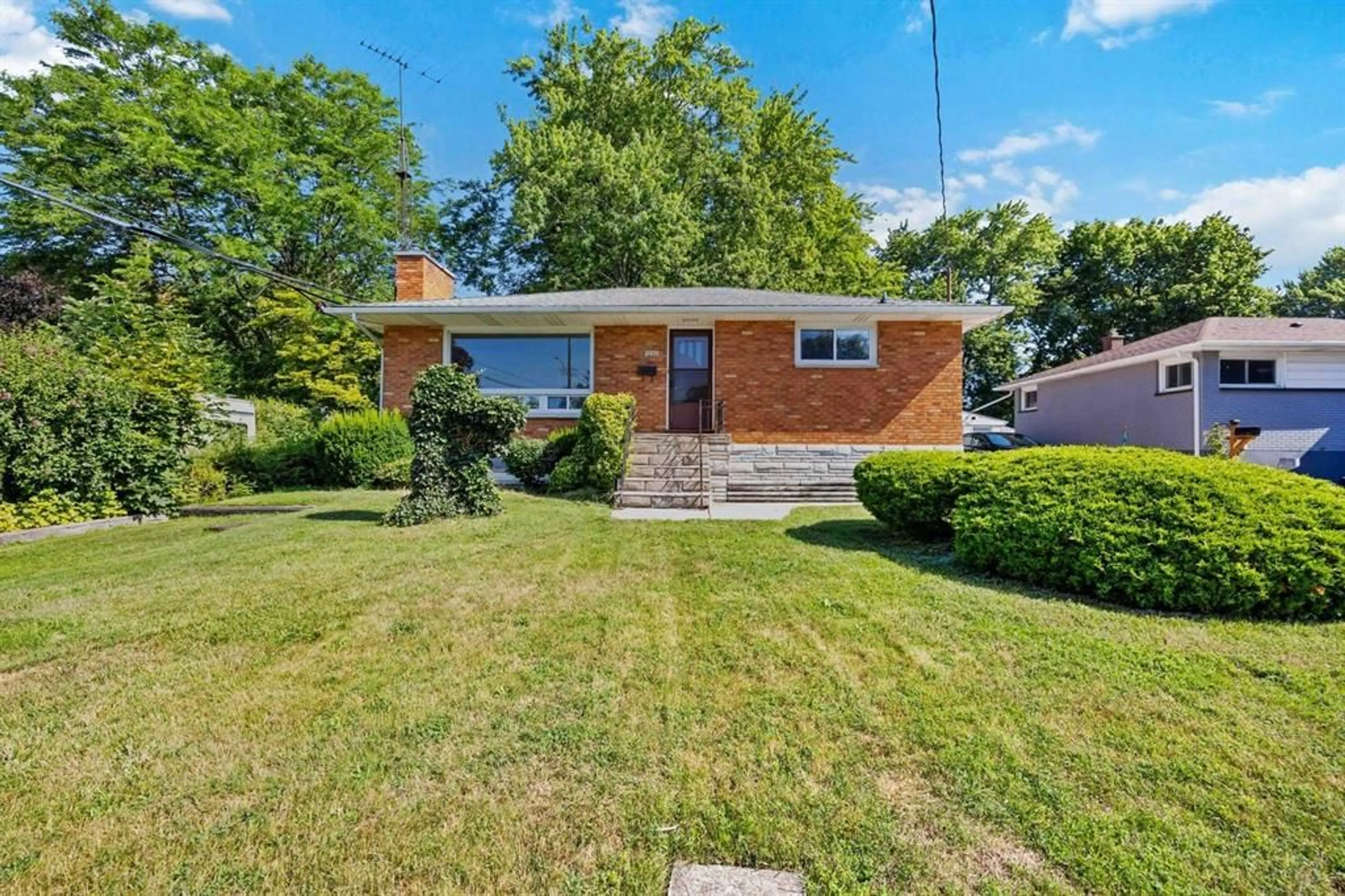 Home with brick exterior material, street for 1220 ISABELLA St, Sarnia Ontario N7S 1S6