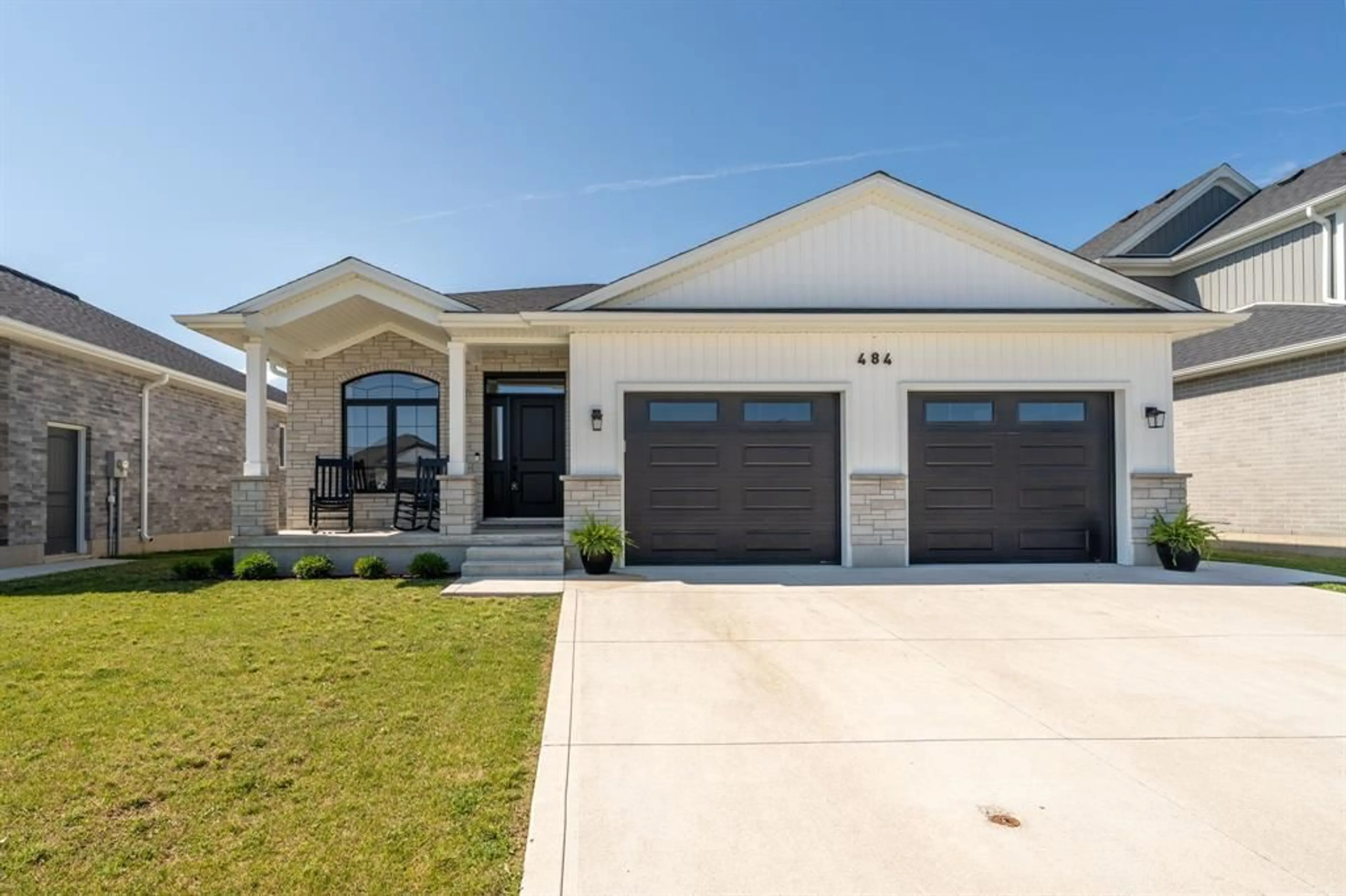 Home with vinyl exterior material, street for 484 THAMES St, Plympton-Wyoming Ontario N0N 1T0
