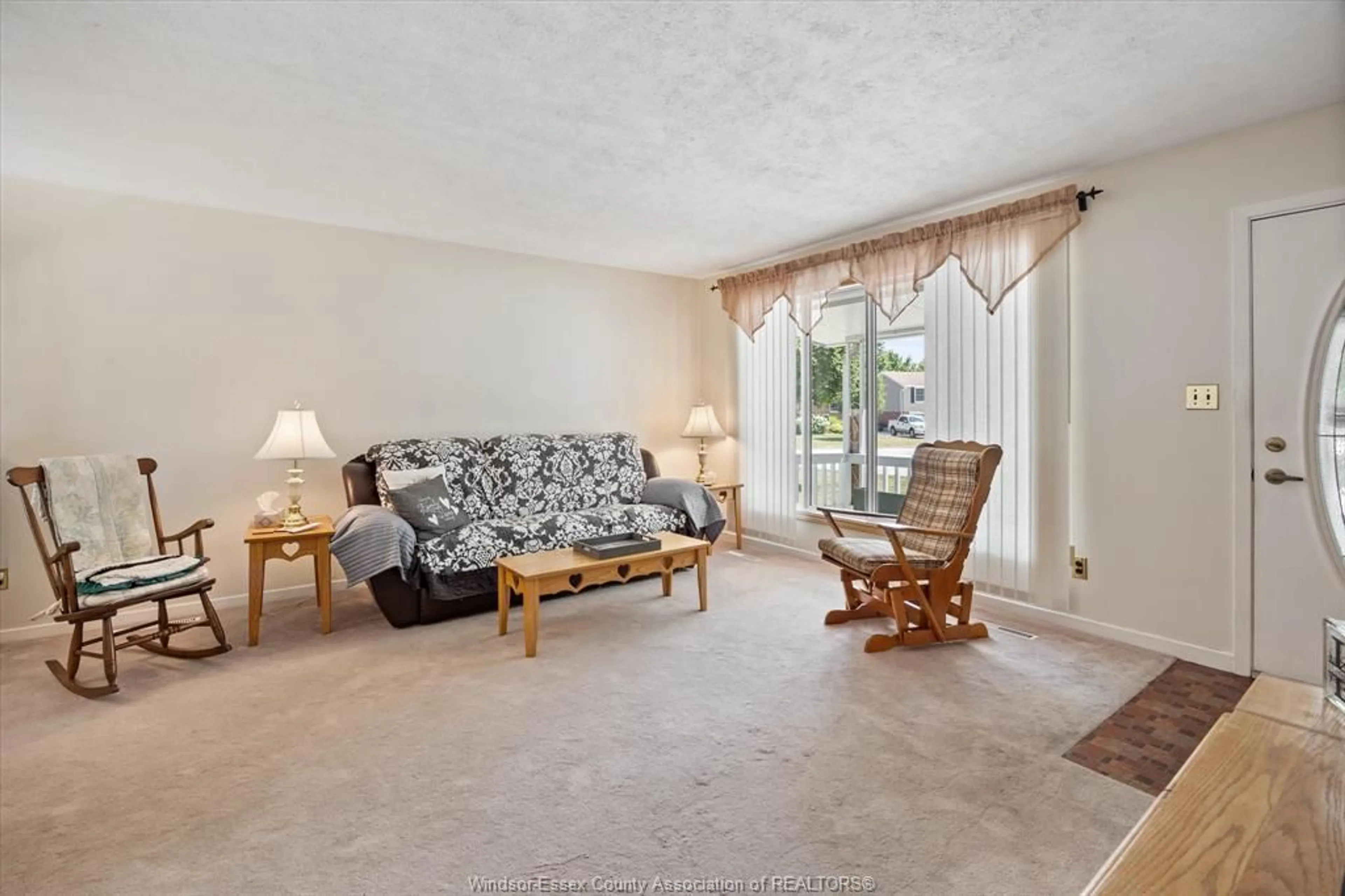 Living room with furniture, unknown for 4 SUNSET Pl, Tilbury Ontario N0P 2L0