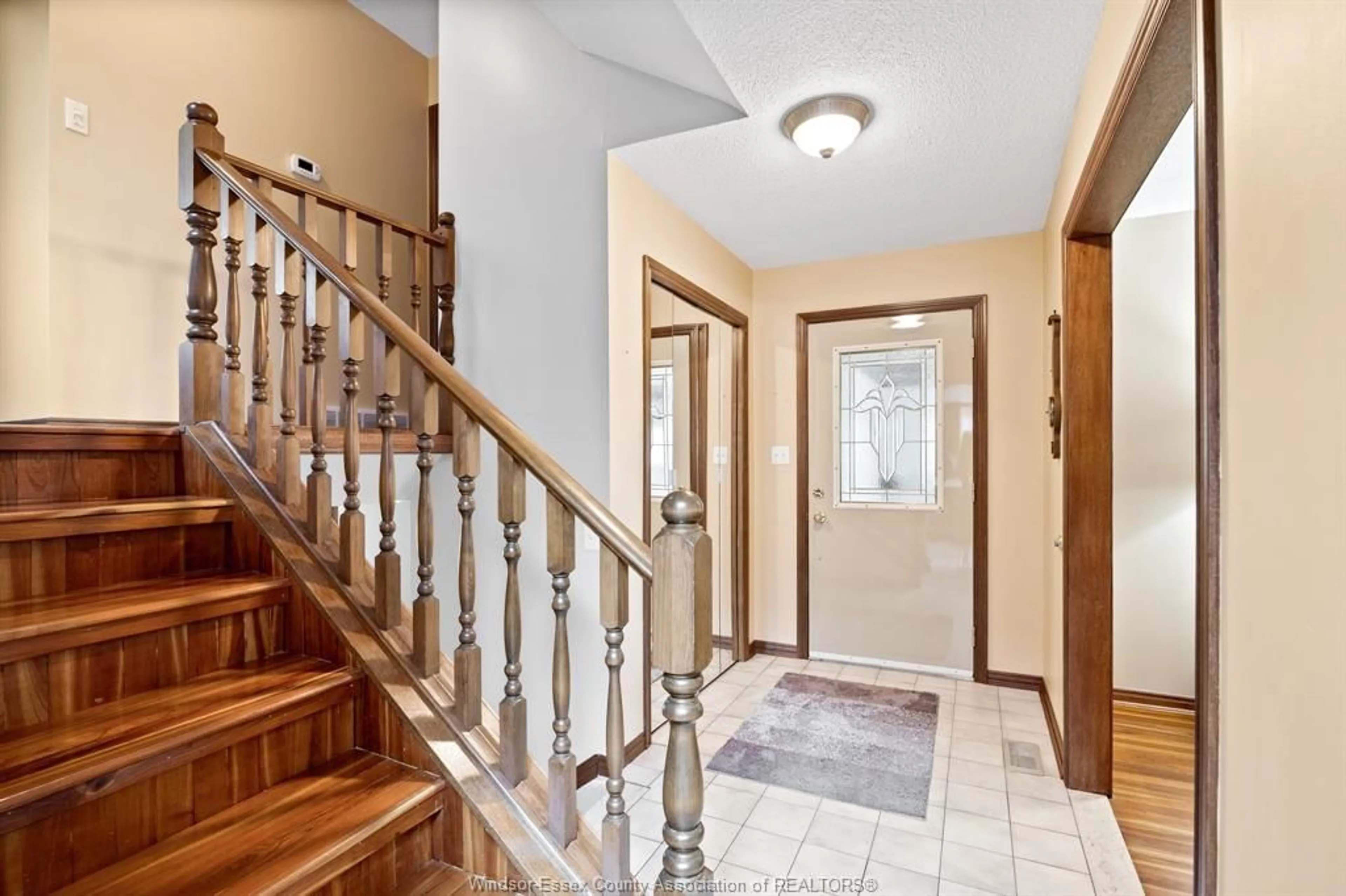 Indoor foyer for 179 ROYAL Cres, Lakeshore Ontario N0R 1A0