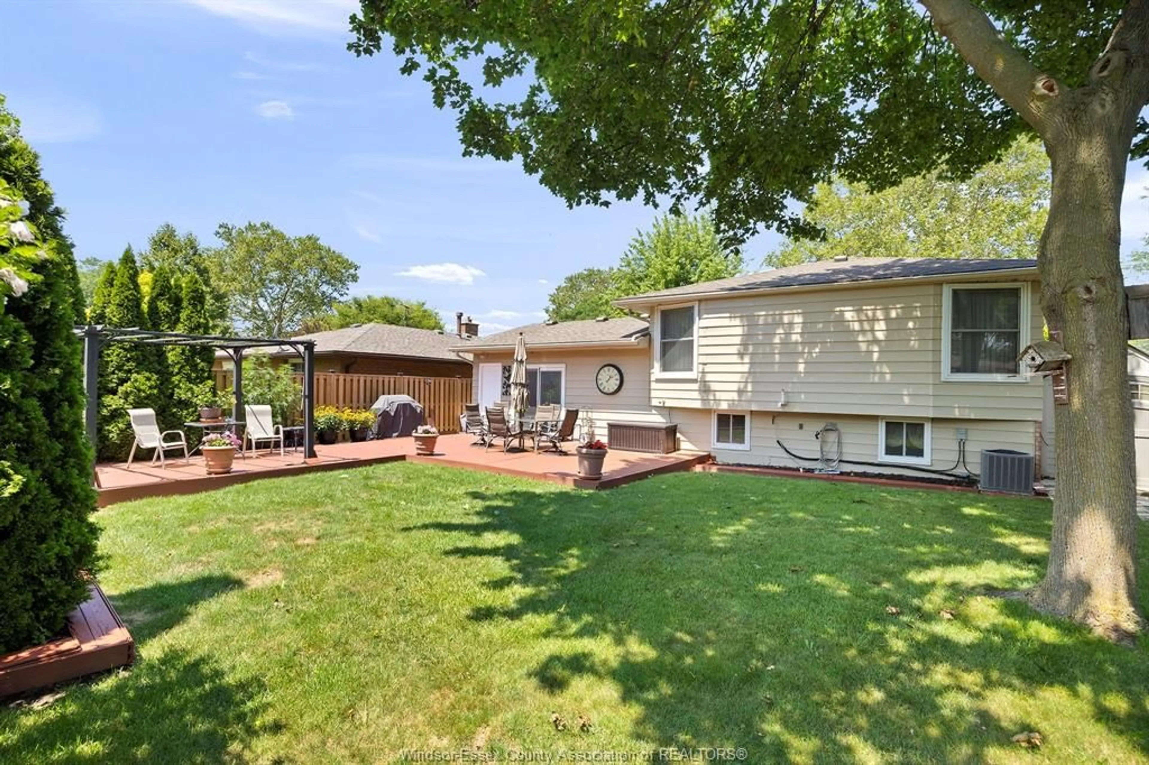 A pic from outside/outdoor area/front of a property/back of a property/a pic from drone, street for 10690 HALSTEAD Cres, Windsor Ontario N8R 2C4W