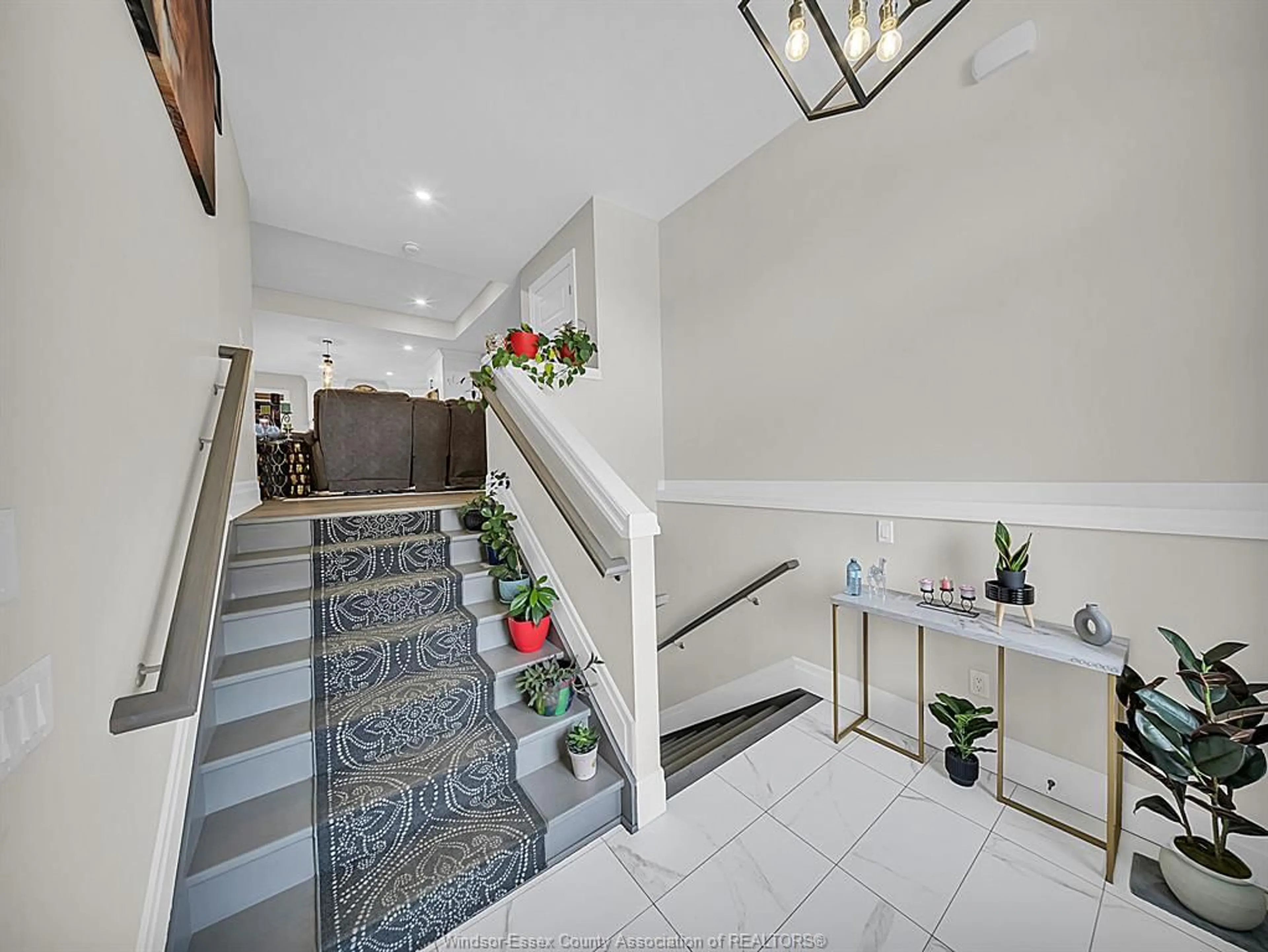 Indoor foyer for 151 REED St, Essex Ontario N8M 0B3