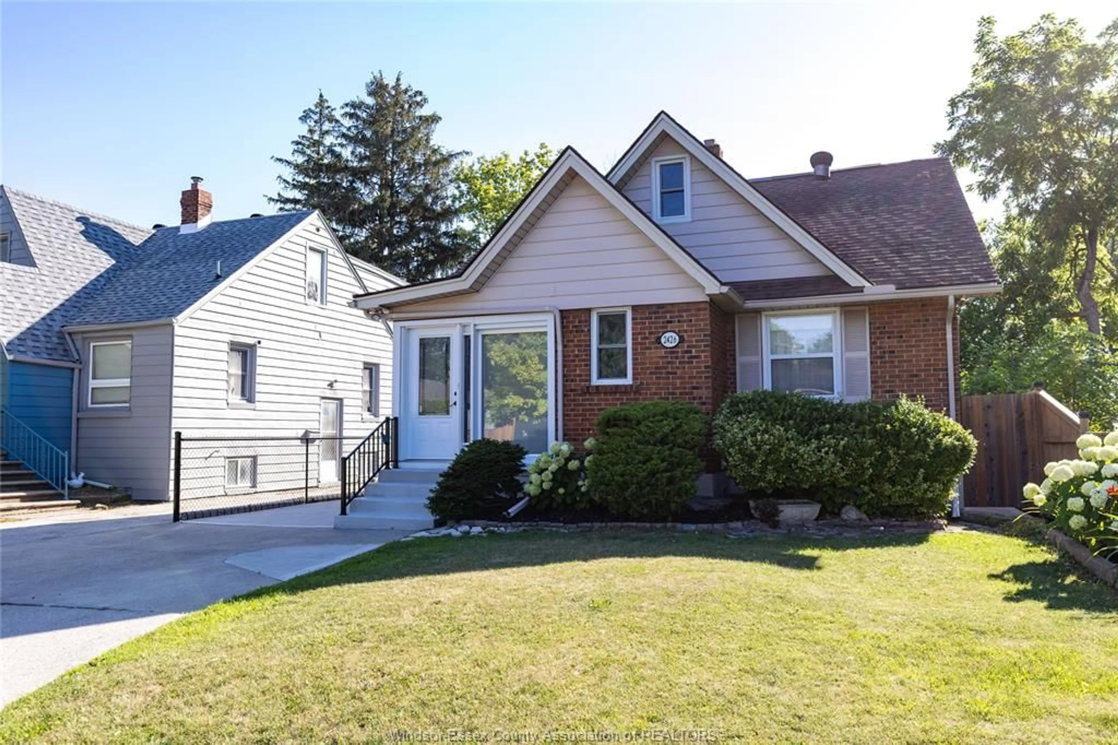 Home with vinyl exterior material, street for 2426 FRANCOIS, Windsor Ontario N8W 4T4