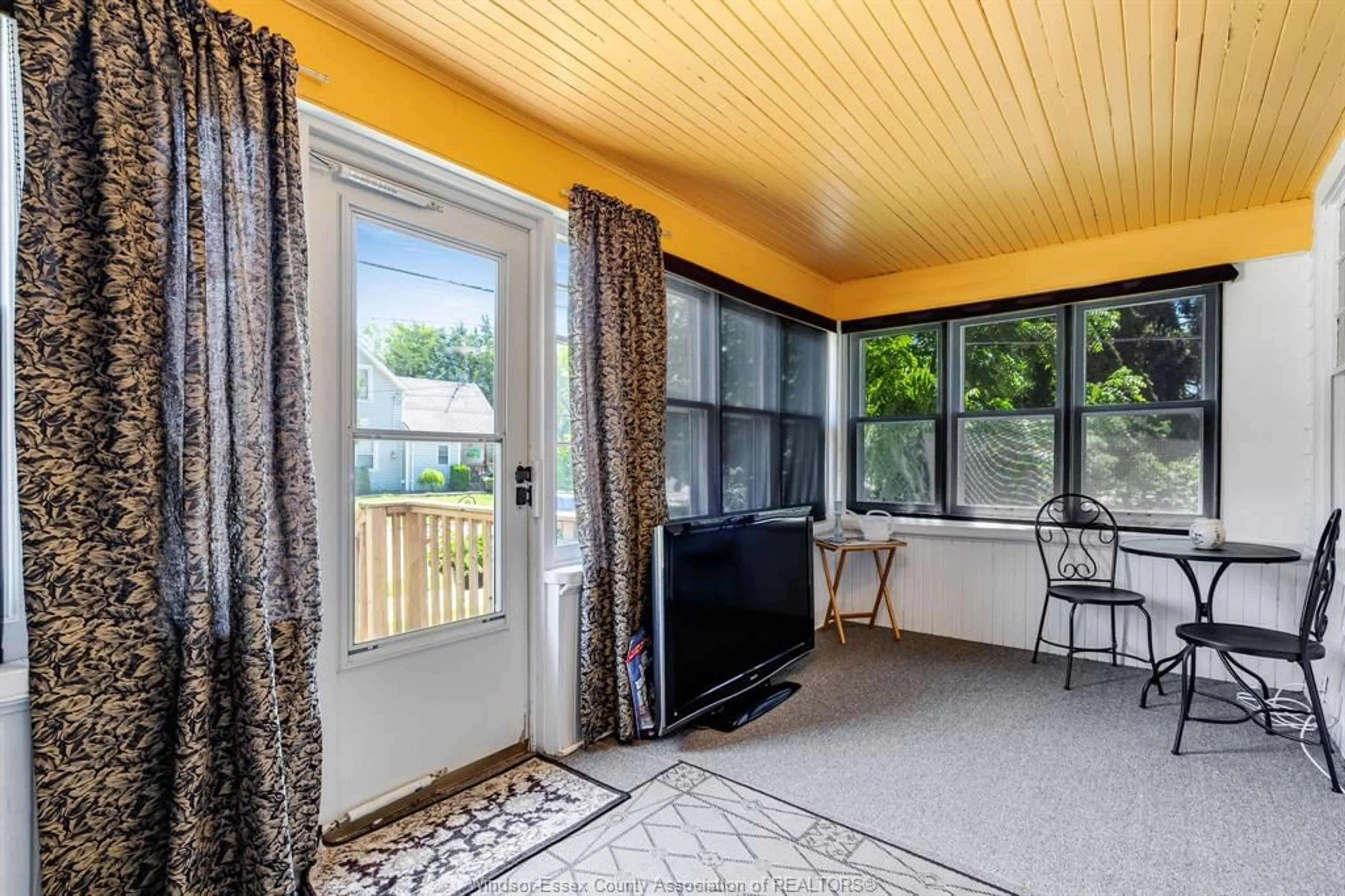 Indoor entryway for 46 Spruce St, Kingsville Ontario N9Y 1G3