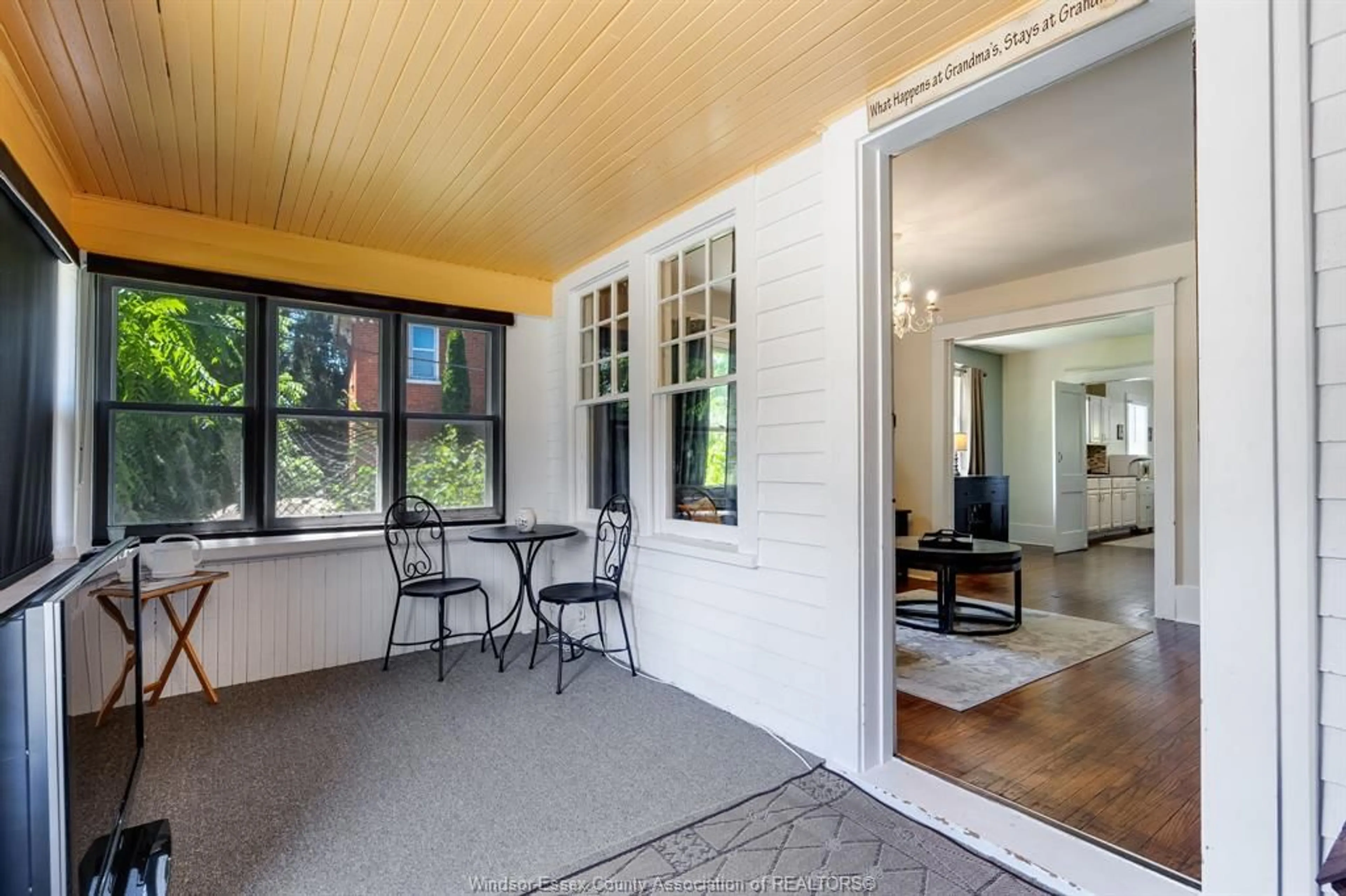Indoor entryway for 46 Spruce St, Kingsville Ontario N9Y 1G3