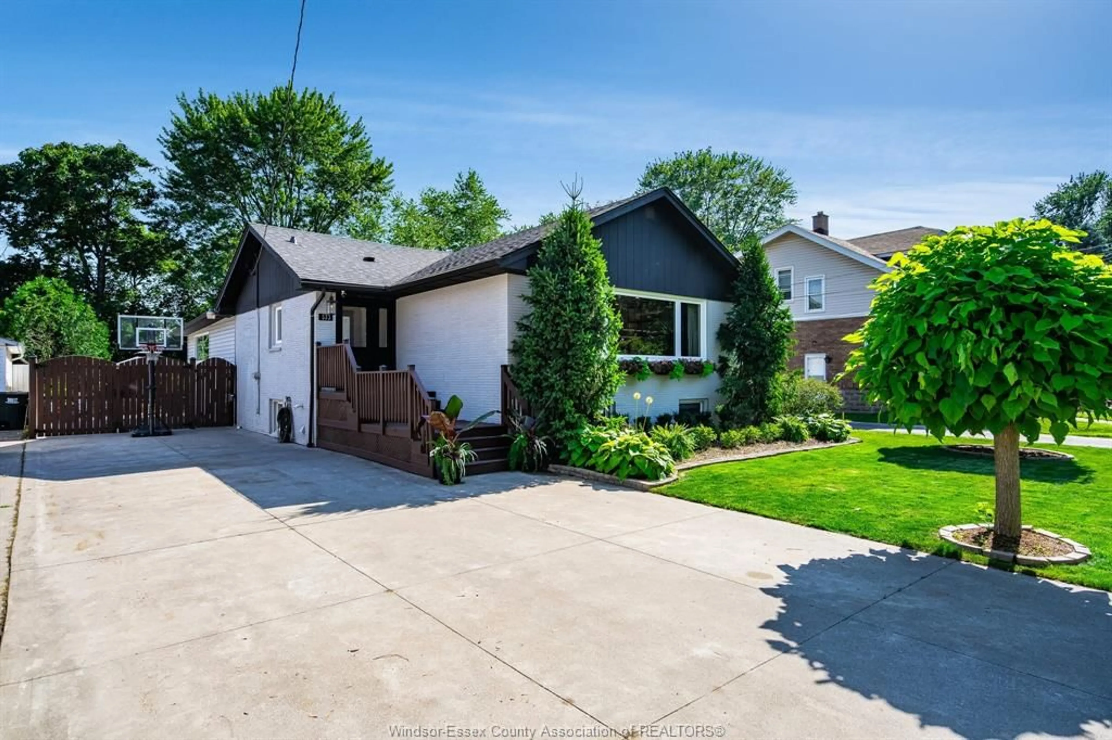 Unknown for 533 Morand, Windsor Ontario N9G 1H7