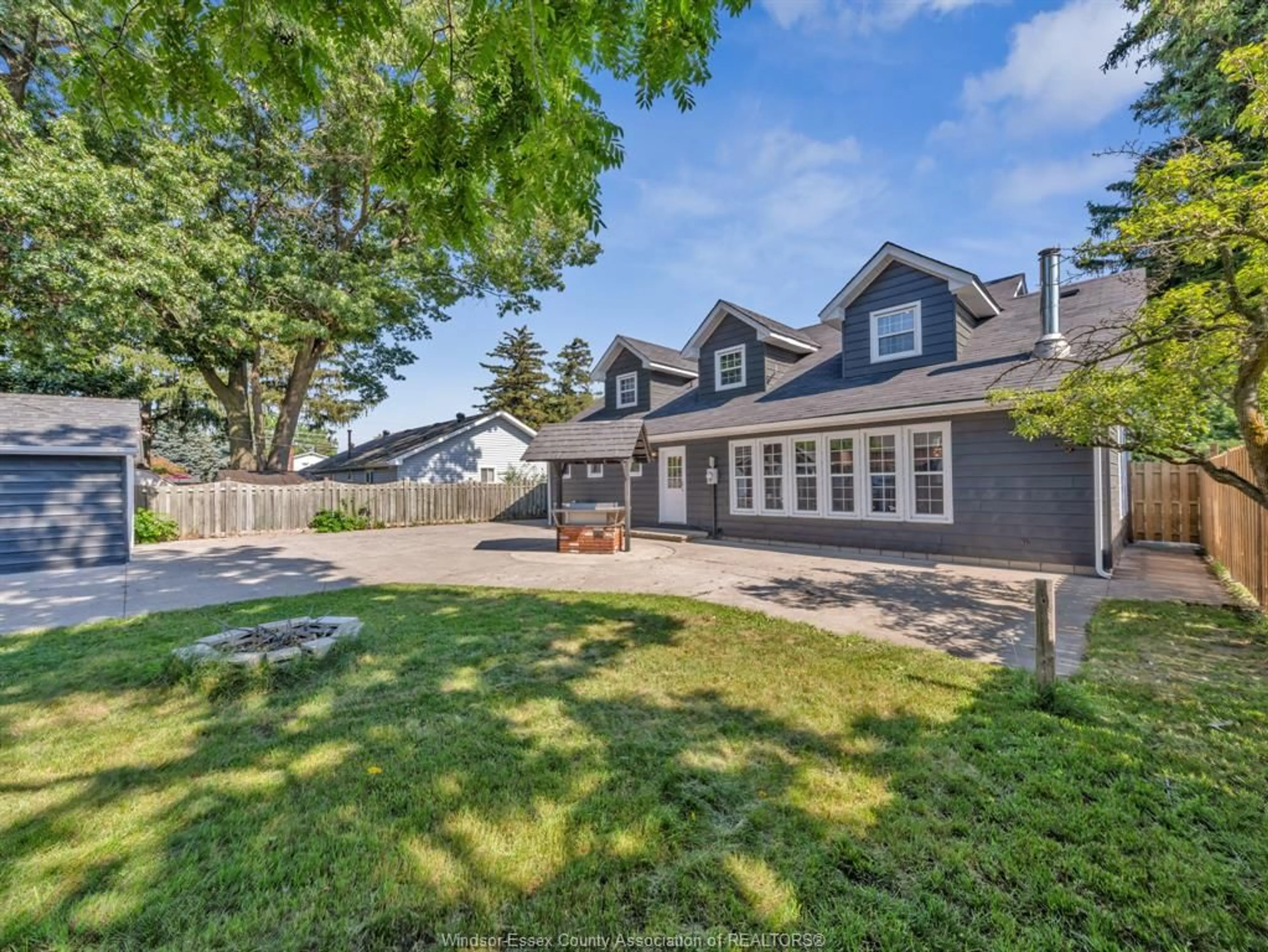 A pic from outside/outdoor area/front of a property/back of a property/a pic from drone, street for 1361 CHAPPELL Ave, Windsor Ontario N9C 3E1