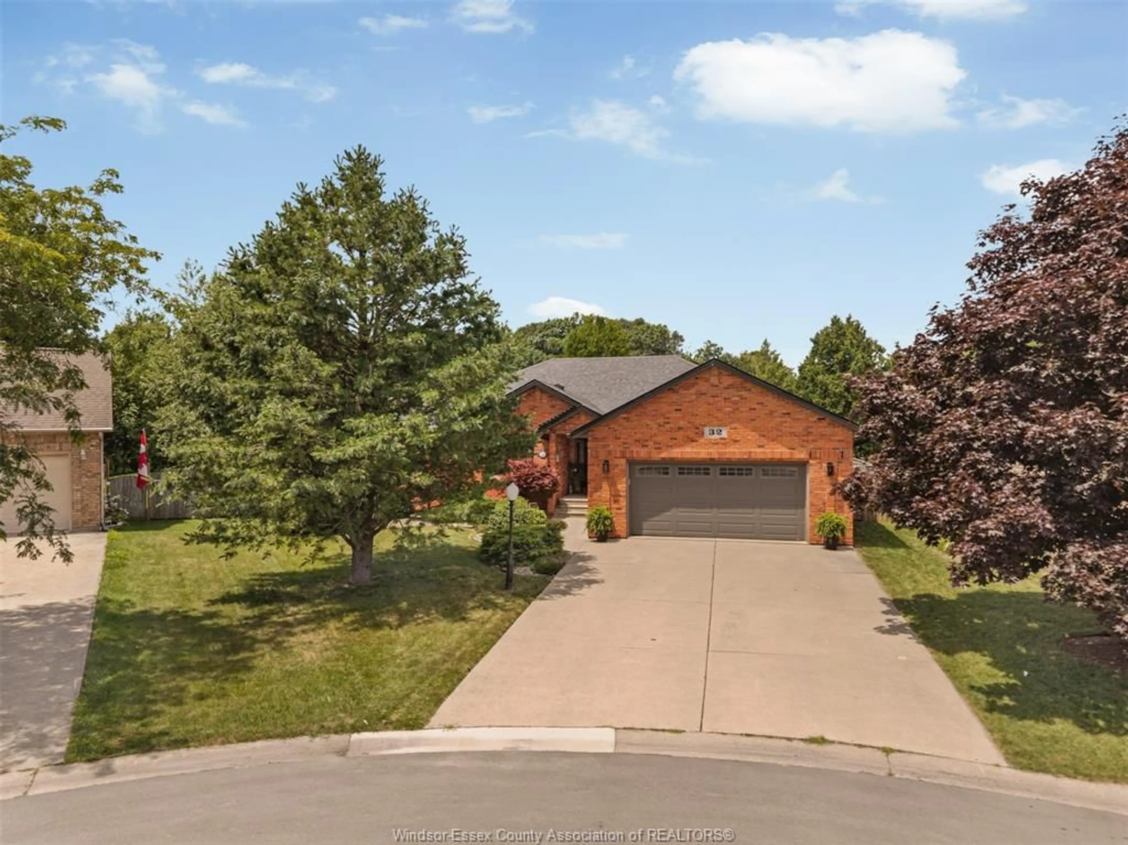 A pic from outside/outdoor area/front of a property/back of a property/a pic from drone, street for 32 MEADOW LANE, Essex Ontario N8M 3C5