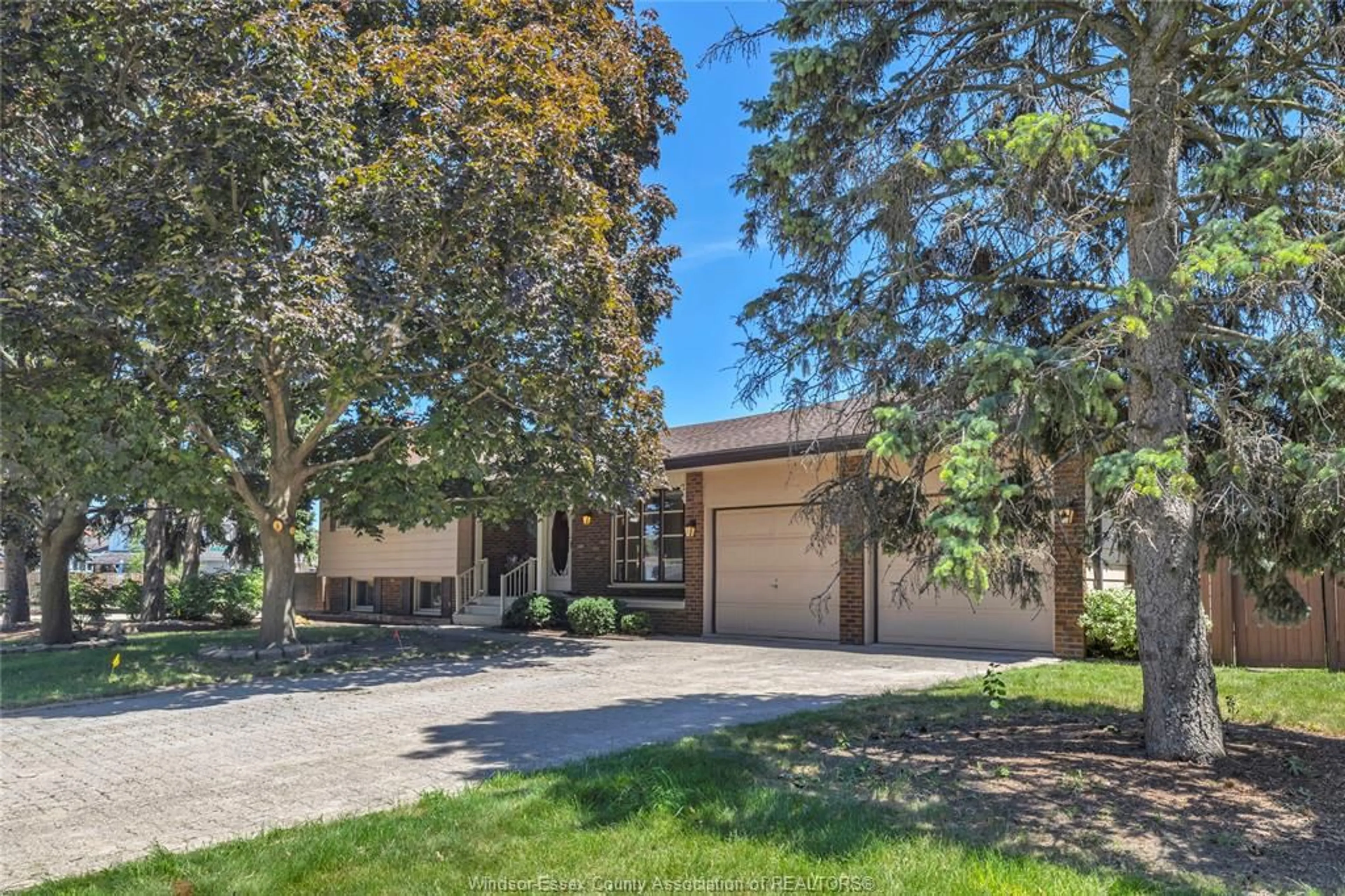 Unknown for 302 WOODRIDGE, Tecumseh Ontario N8N 3A8