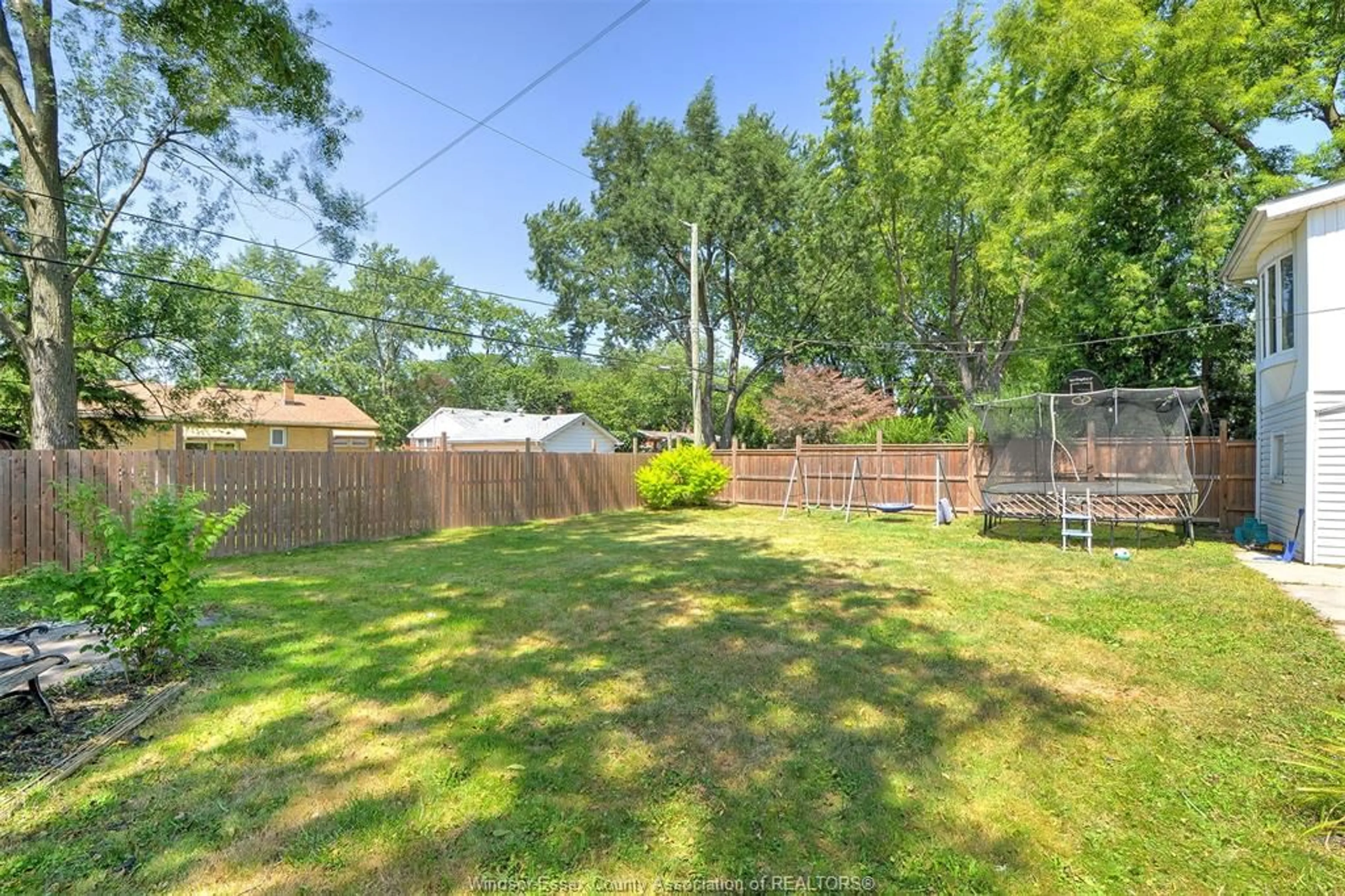 A pic from outside/outdoor area/front of a property/back of a property/a pic from drone, unknown for 3065 RADISSON Ave, Windsor Ontario N9E 1Y4