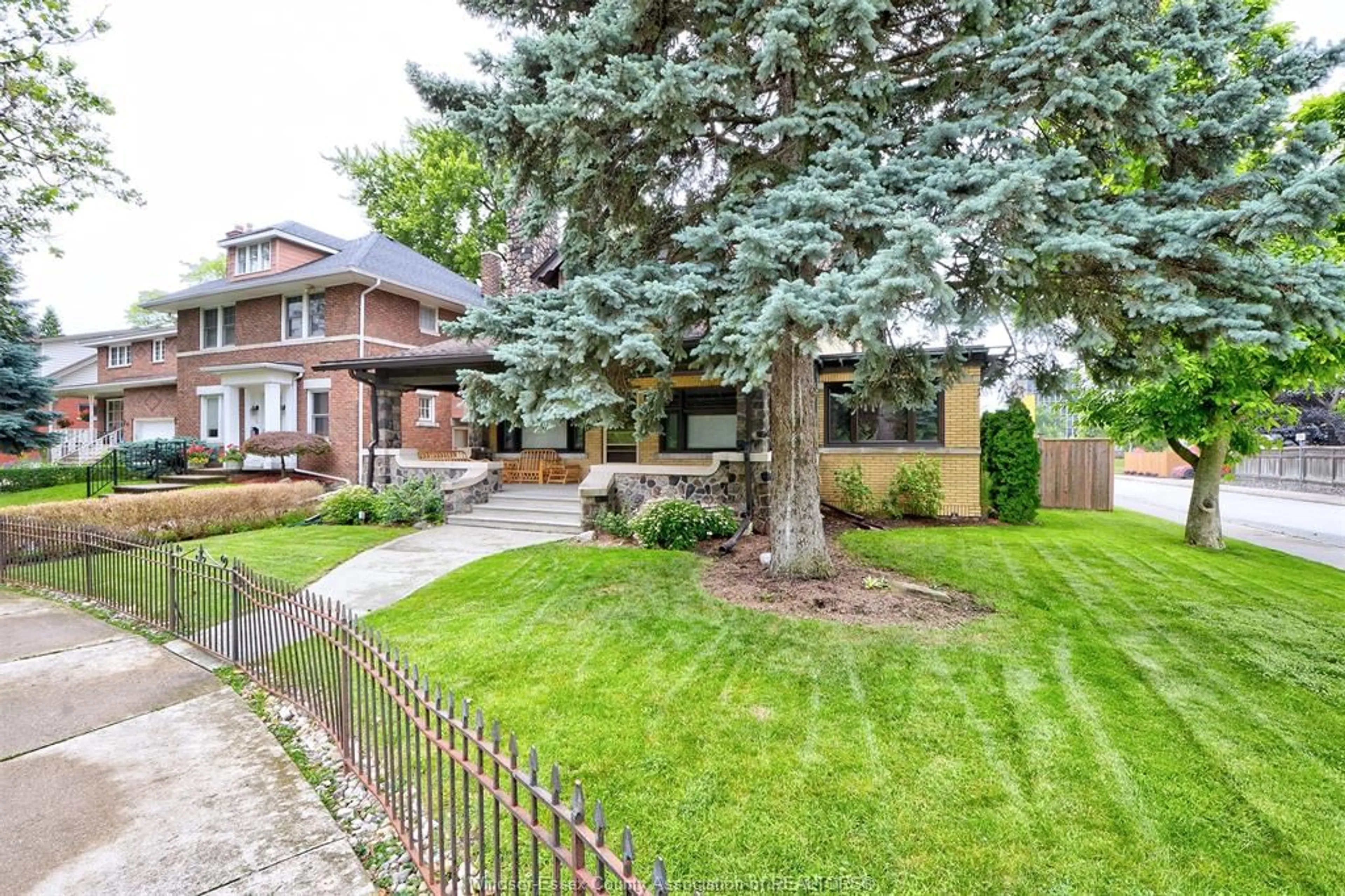 Home with brick exterior material, street for 409 ASKIN, Windsor Ontario N9B 2X3