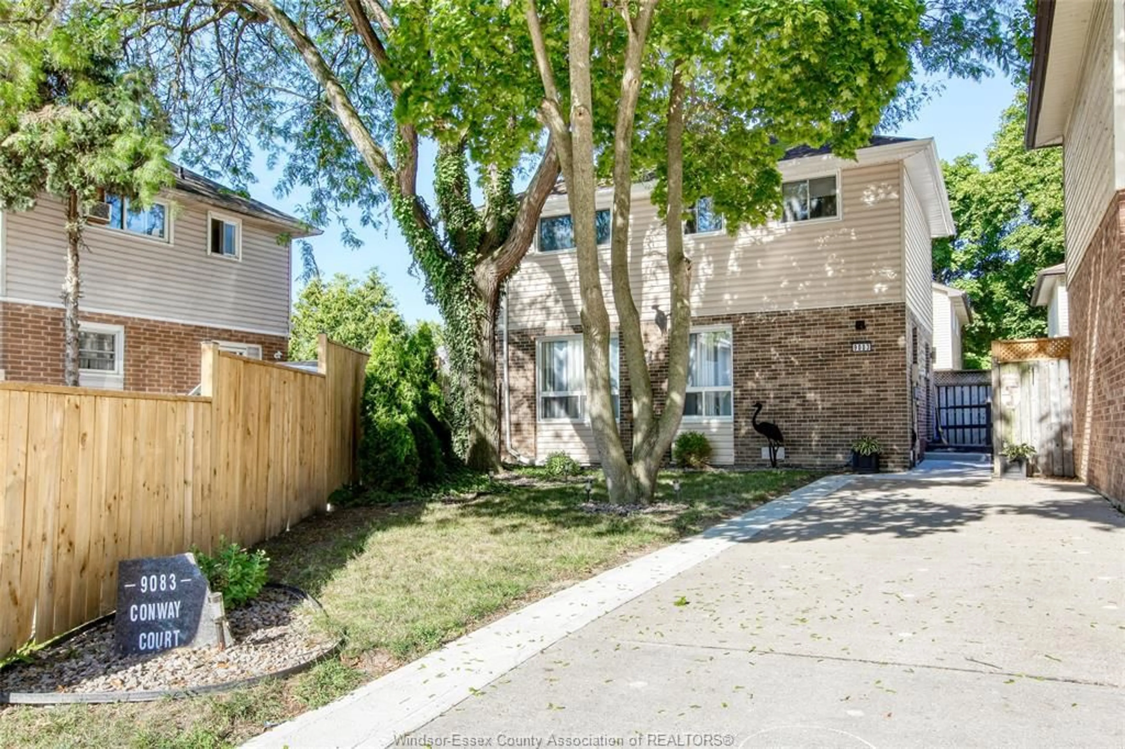 A pic from outside/outdoor area/front of a property/back of a property/a pic from drone, street for 9083 CONWAY Crt, Windsor Ontario N8S 4G4