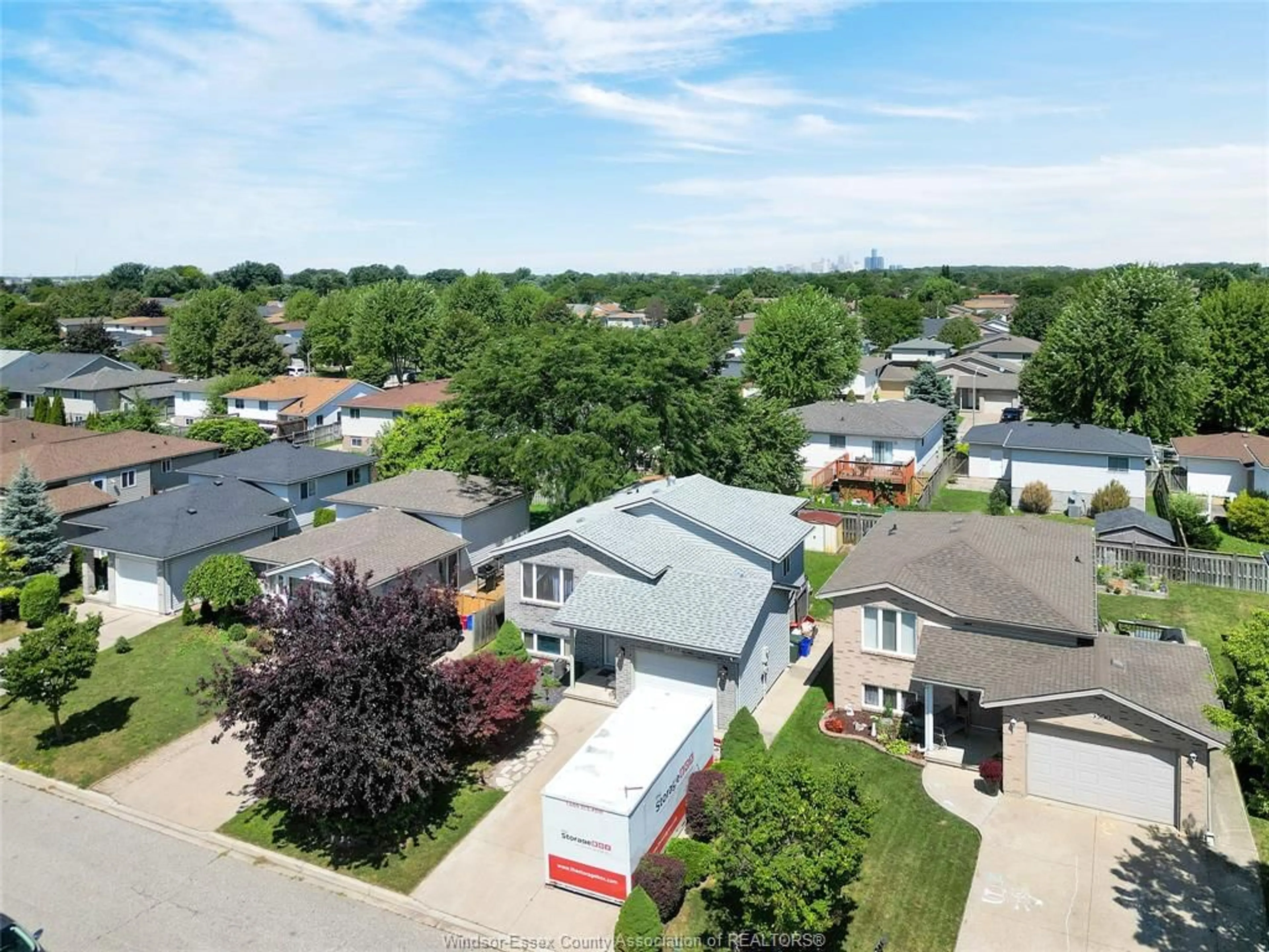 A pic from outside/outdoor area/front of a property/back of a property/a pic from drone, street for 3494 CARIBOU Cres, Windsor Ontario N8W 5V4