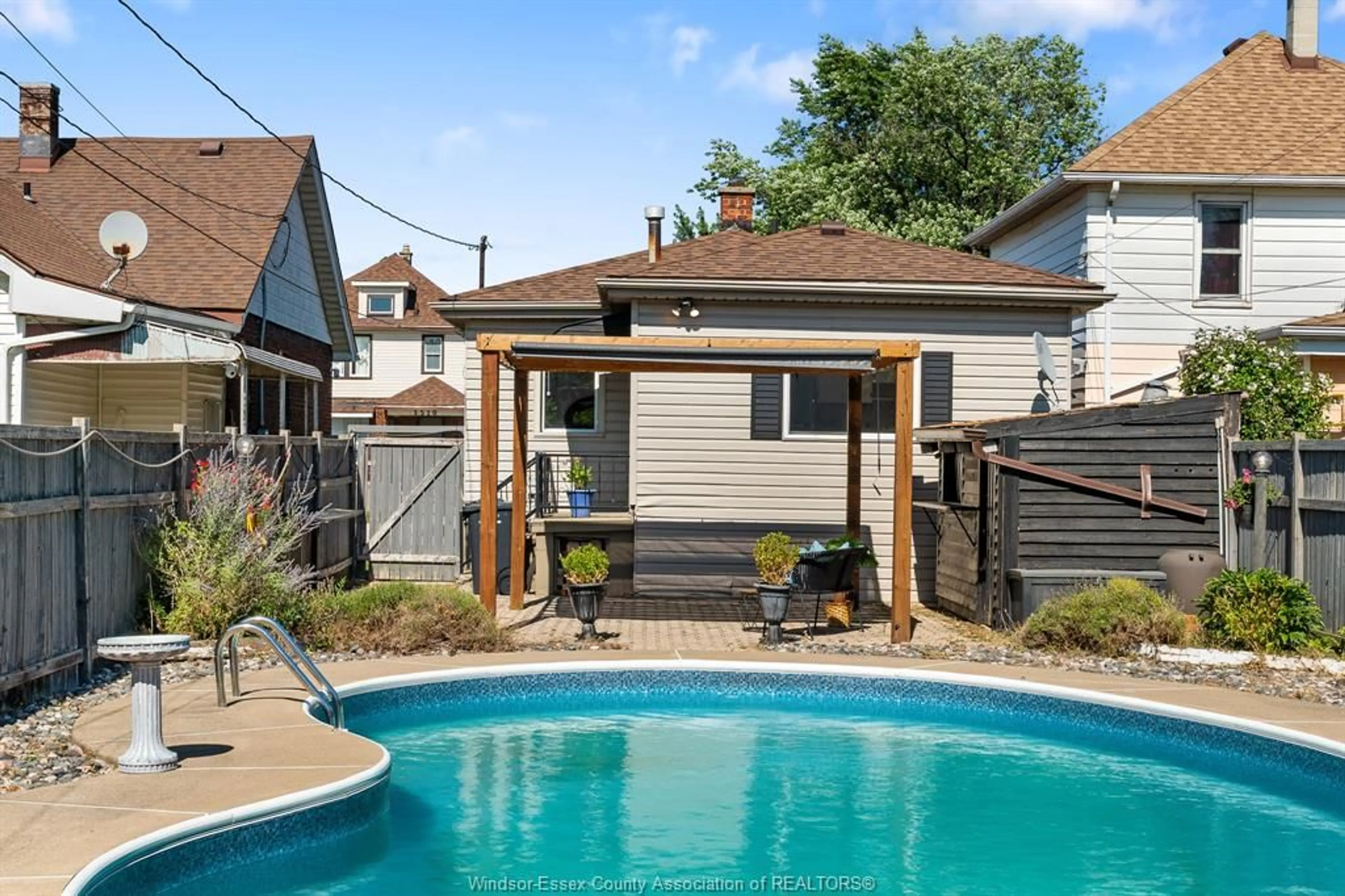 Pool for 1515 AUBIN Rd, Windsor Ontario N8Y 4G1