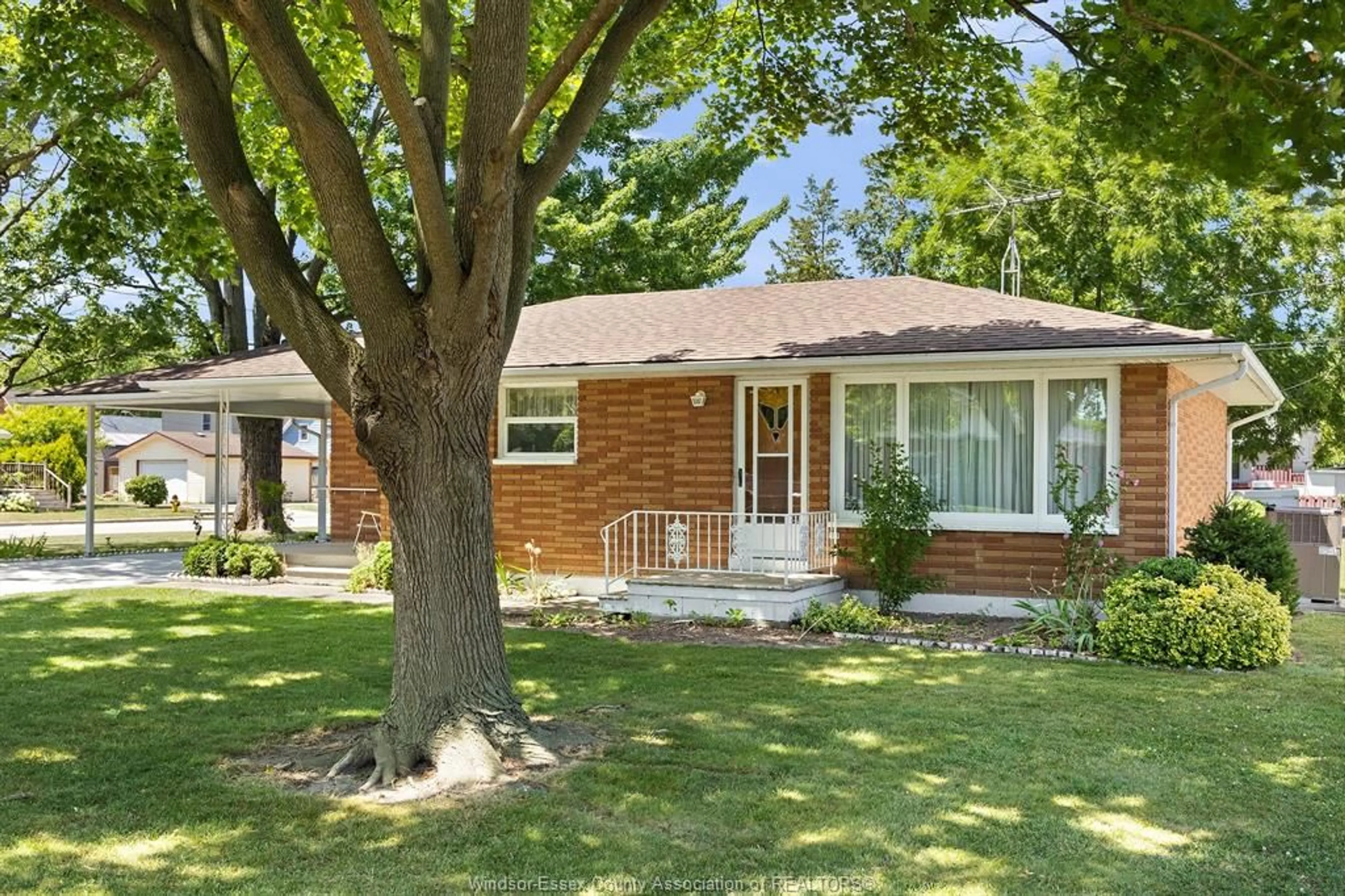 Home with brick exterior material, street for 30 CRAWFORD Ave, Tilbury Ontario N0P 2L0