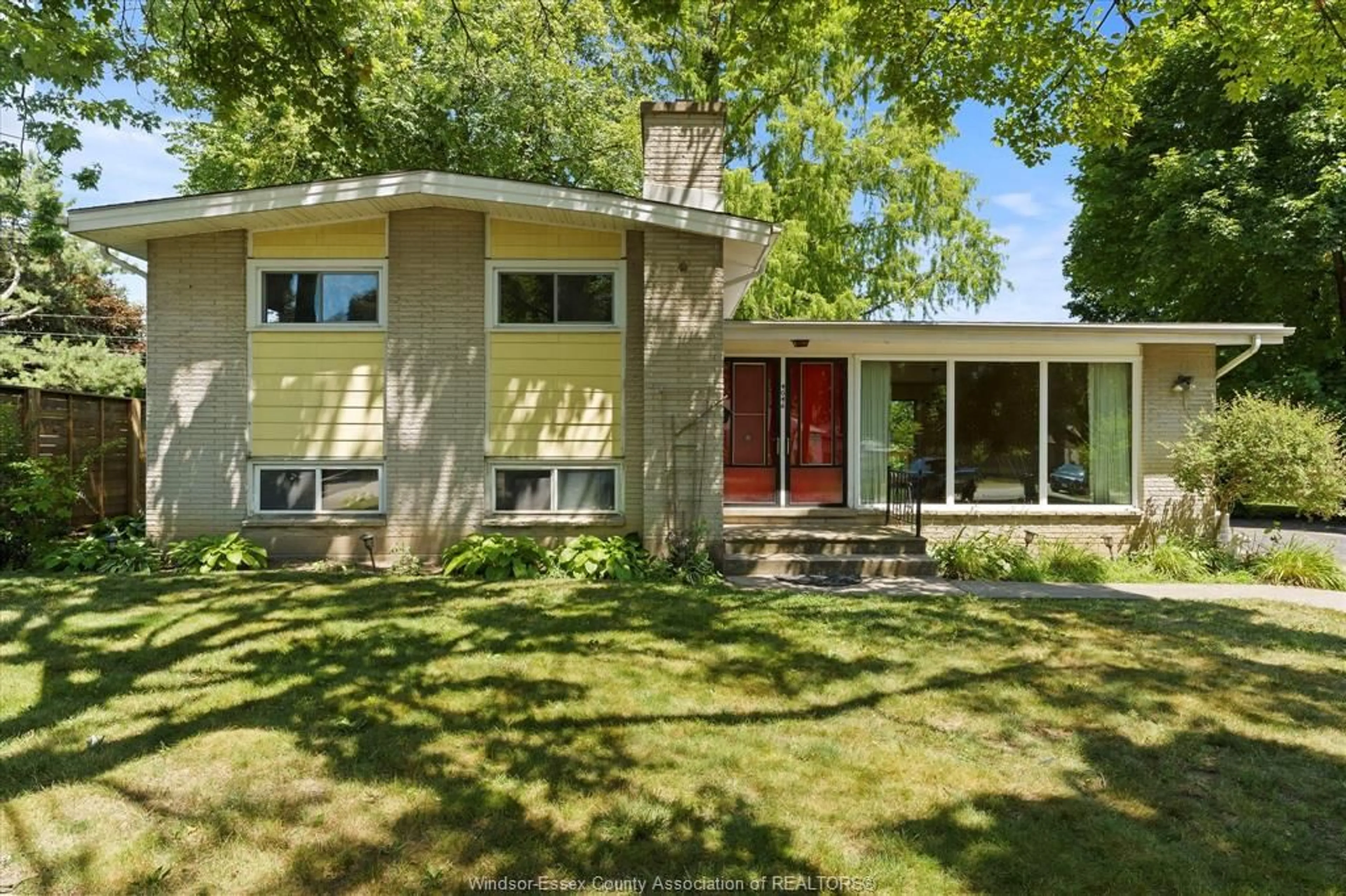 Home with vinyl exterior material, street for 4046 EDEN Dr, Windsor Ontario N9G 2E8