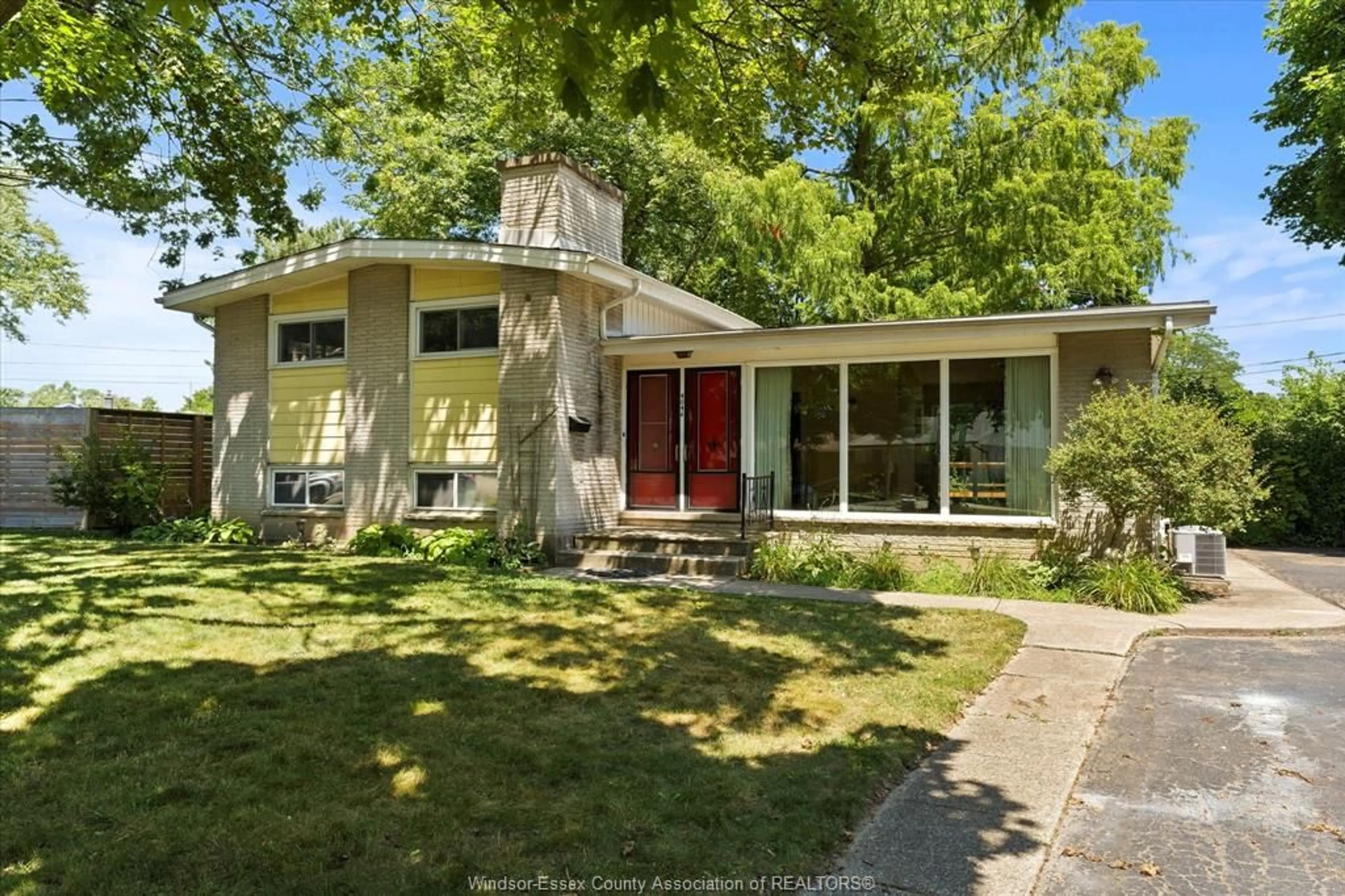 Unknown for 4046 EDEN Dr, Windsor Ontario N9G 2E8