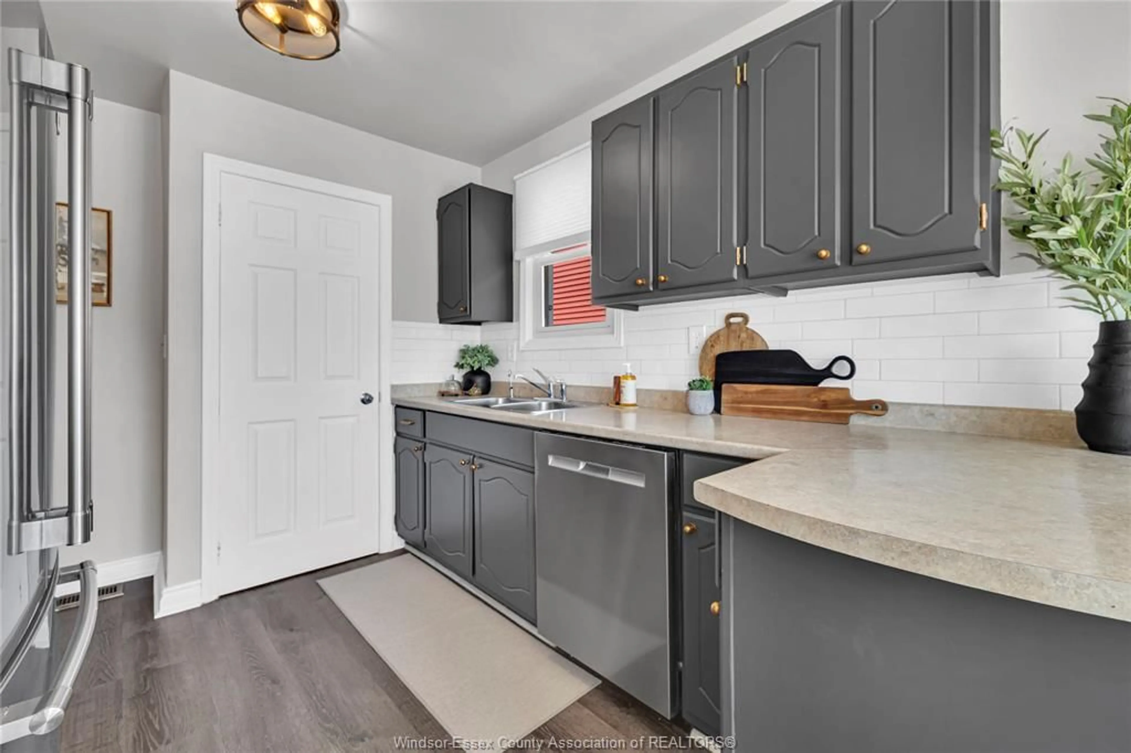 Open concept kitchen, unknown for 929 Esdras, Windsor Ontario N8S 2M8