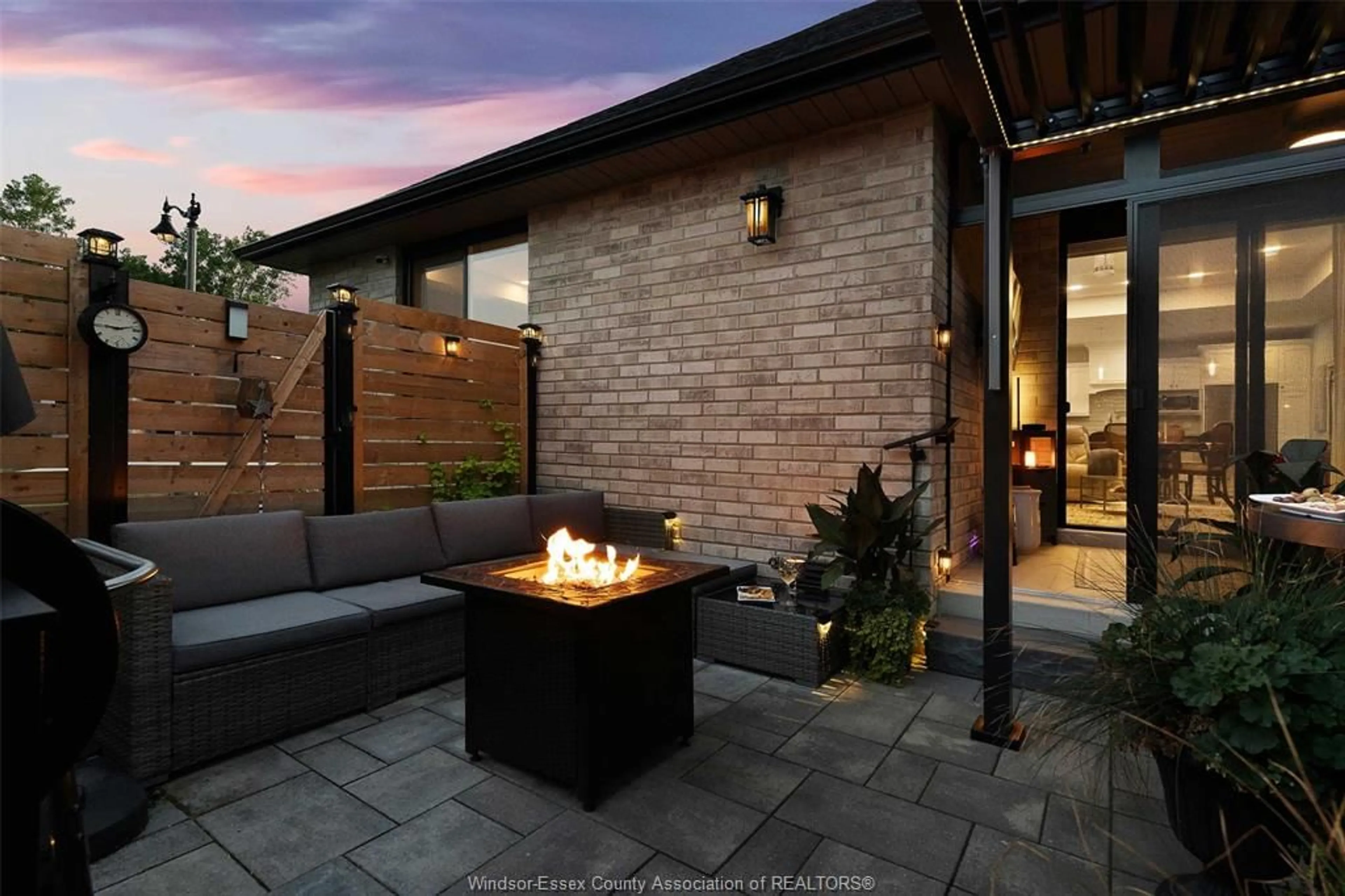 Patio, street for 260 Livingstone Cres, Amherstburg Ontario N9V 0H1