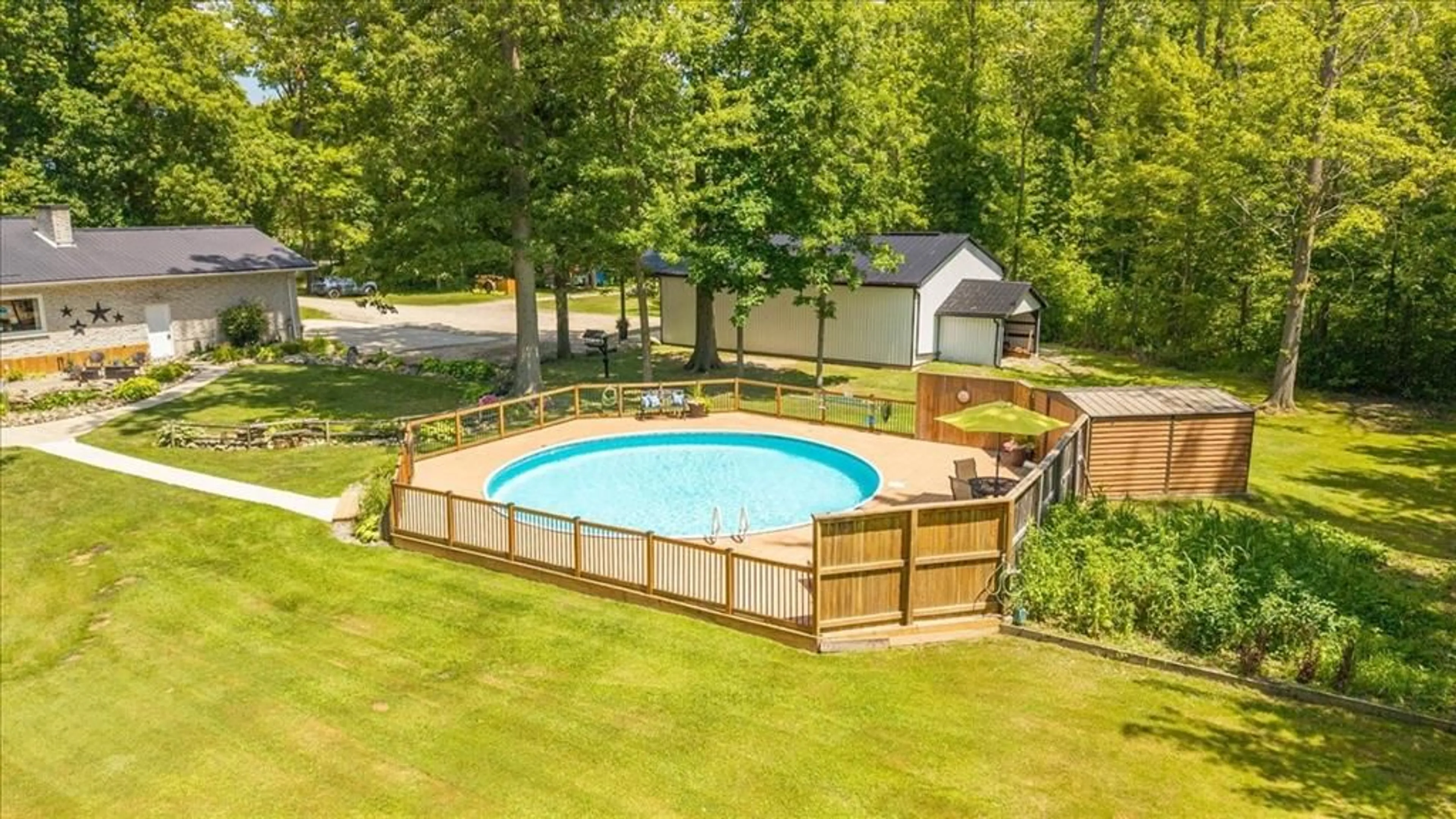 Pool for 6545 THOMSON Line, Lambton Shores Ontario N0N 1J2