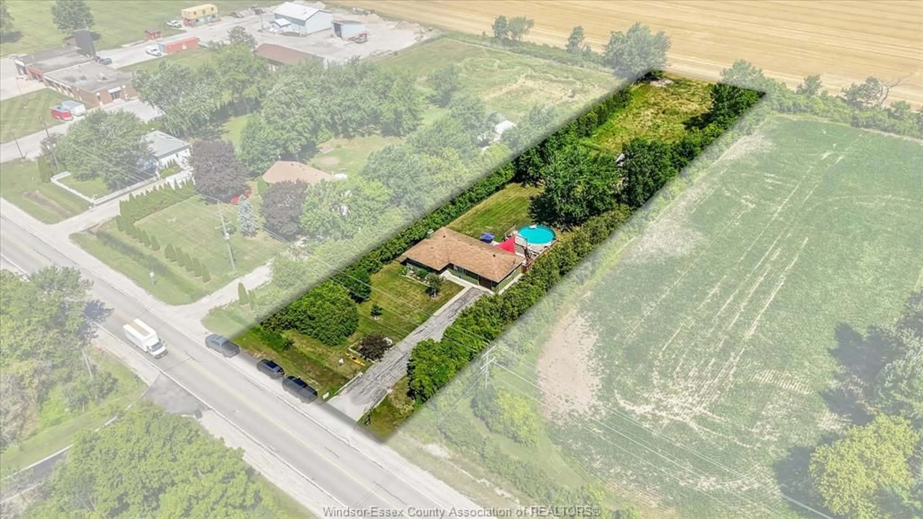 A pic from outside/outdoor area/front of a property/back of a property/a pic from drone, street for 3500 MIDDLE SIDE ROAD, Amherstburg Ontario N9V 2Y9