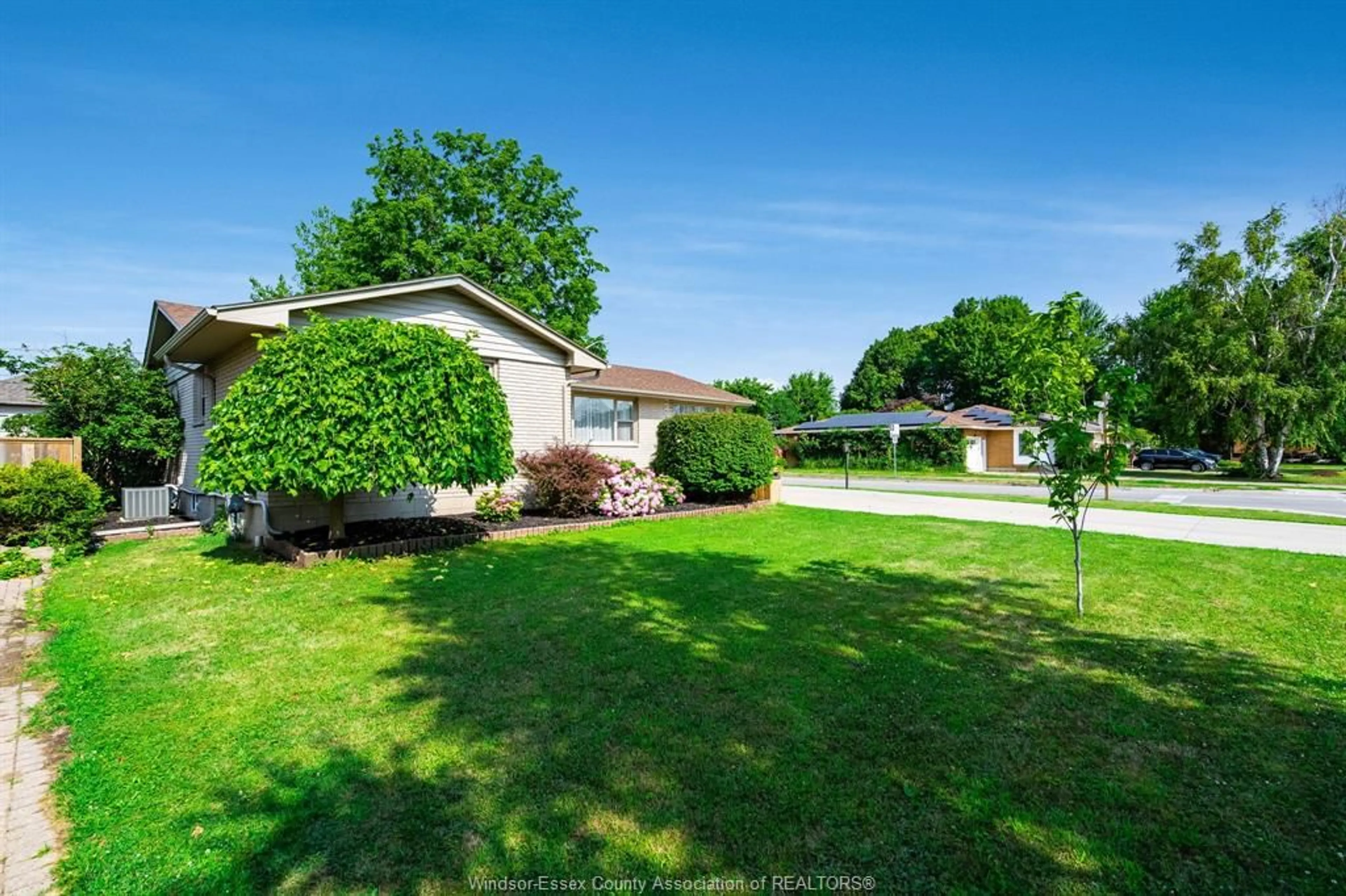 A pic from outside/outdoor area/front of a property/back of a property/a pic from drone, water/lake/river/ocean view for 111 DANFORTH Ave, Leamington Ontario N8H 2R1