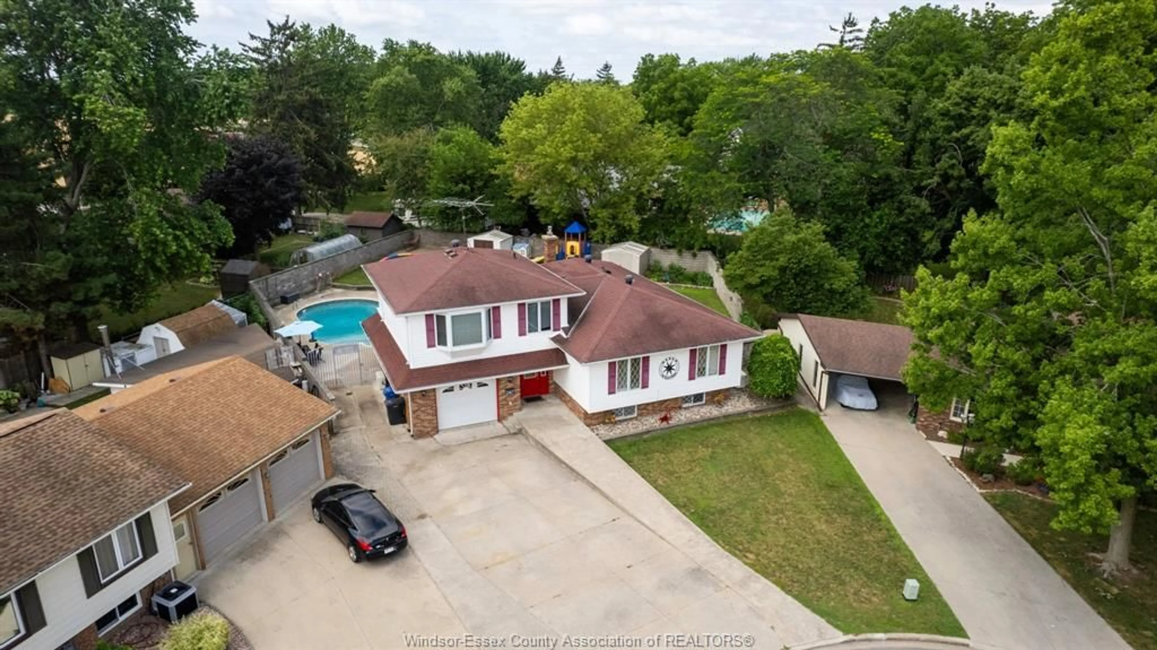 A pic from outside/outdoor area/front of a property/back of a property/a pic from drone, unknown for 247 PEARSON, Harrow Ontario N0R 1G0