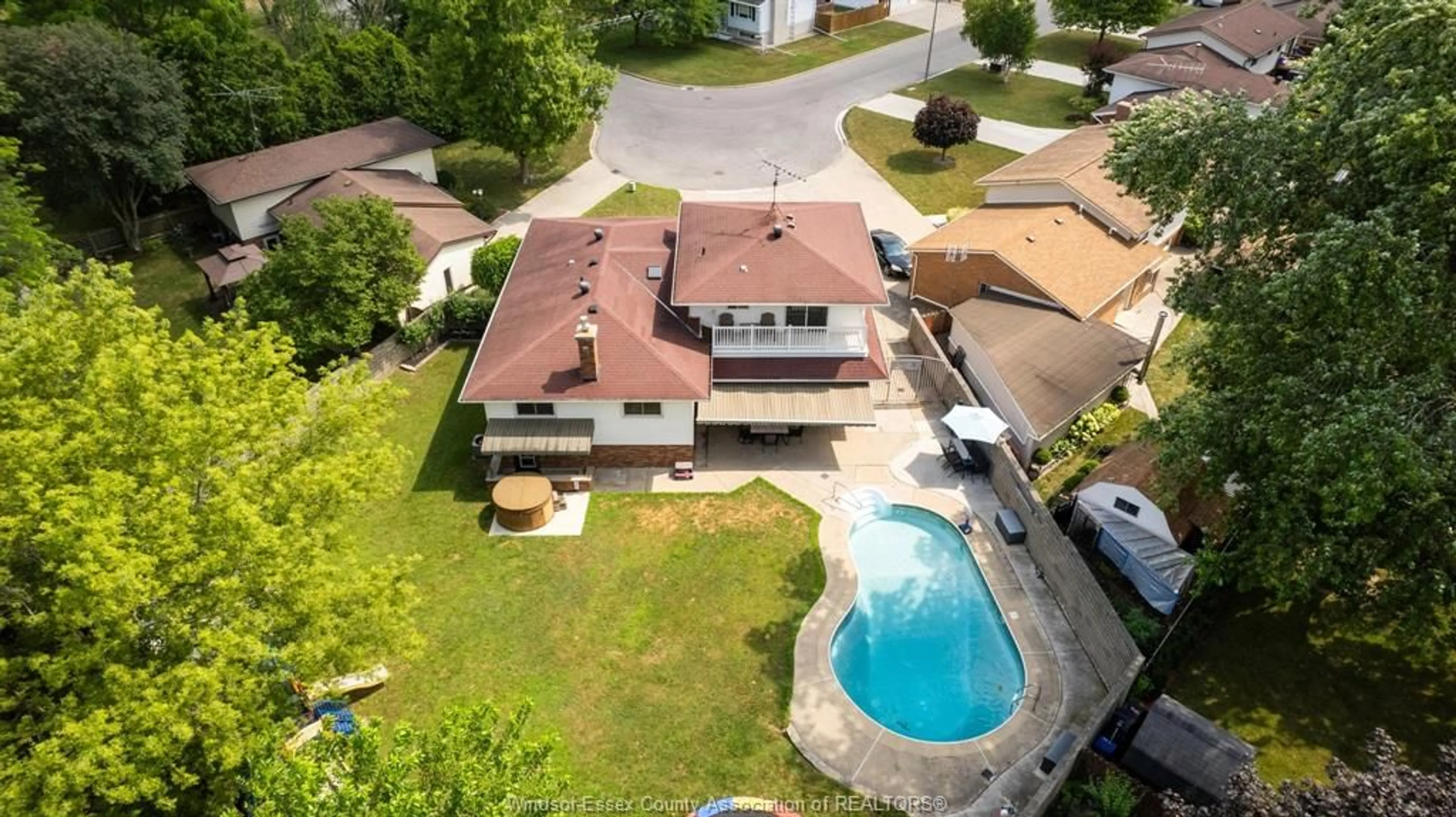 A pic from outside/outdoor area/front of a property/back of a property/a pic from drone, street for 247 PEARSON, Harrow Ontario N0R 1G0