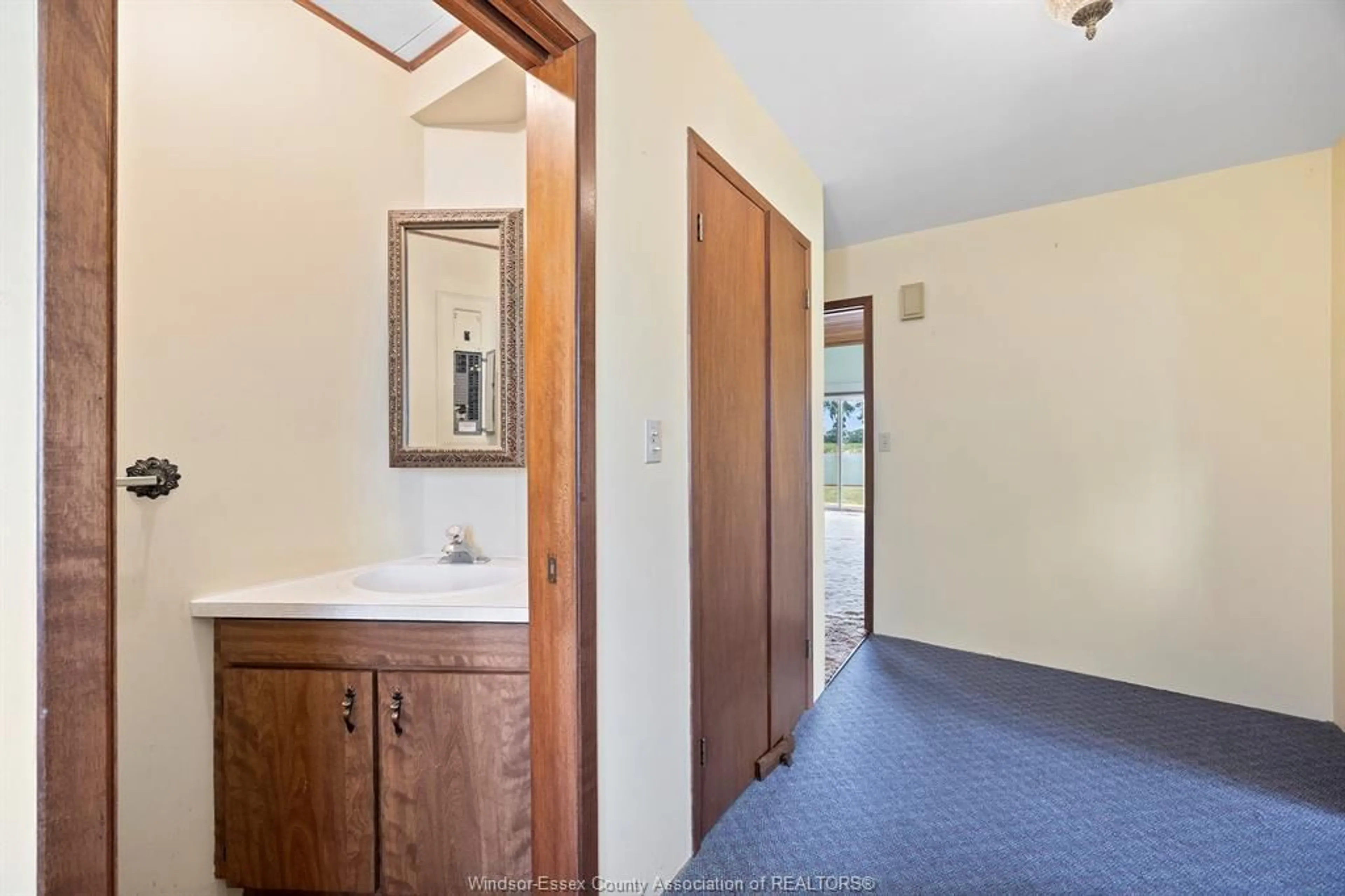 Standard bathroom, ceramic/tile floor for 21240 DOCKSIDE Rd, Tilbury North Ontario N0P 1L0