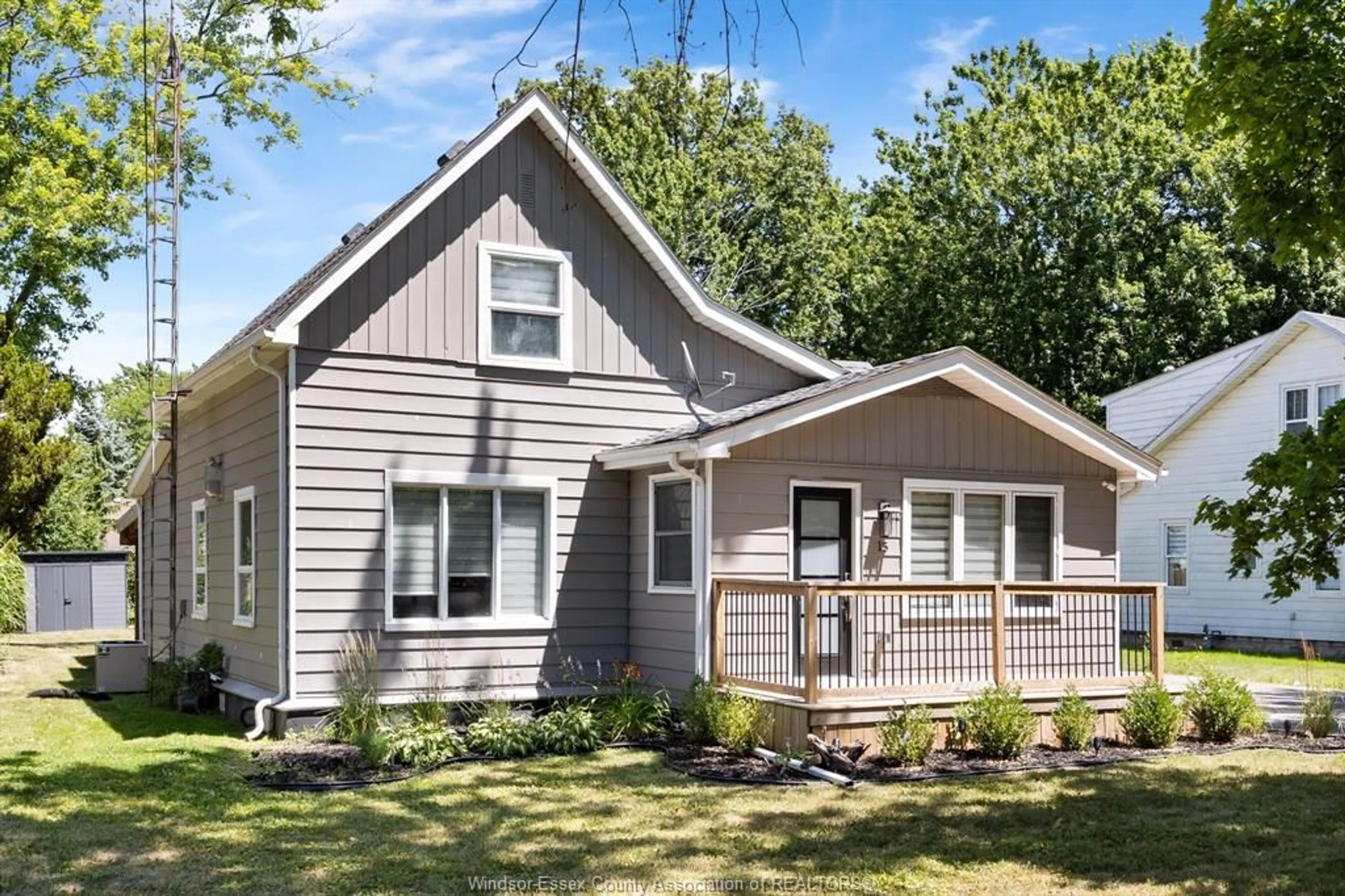 Home with vinyl exterior material, street for 15 FORREST St, Tilbury Ontario N0P 2L0