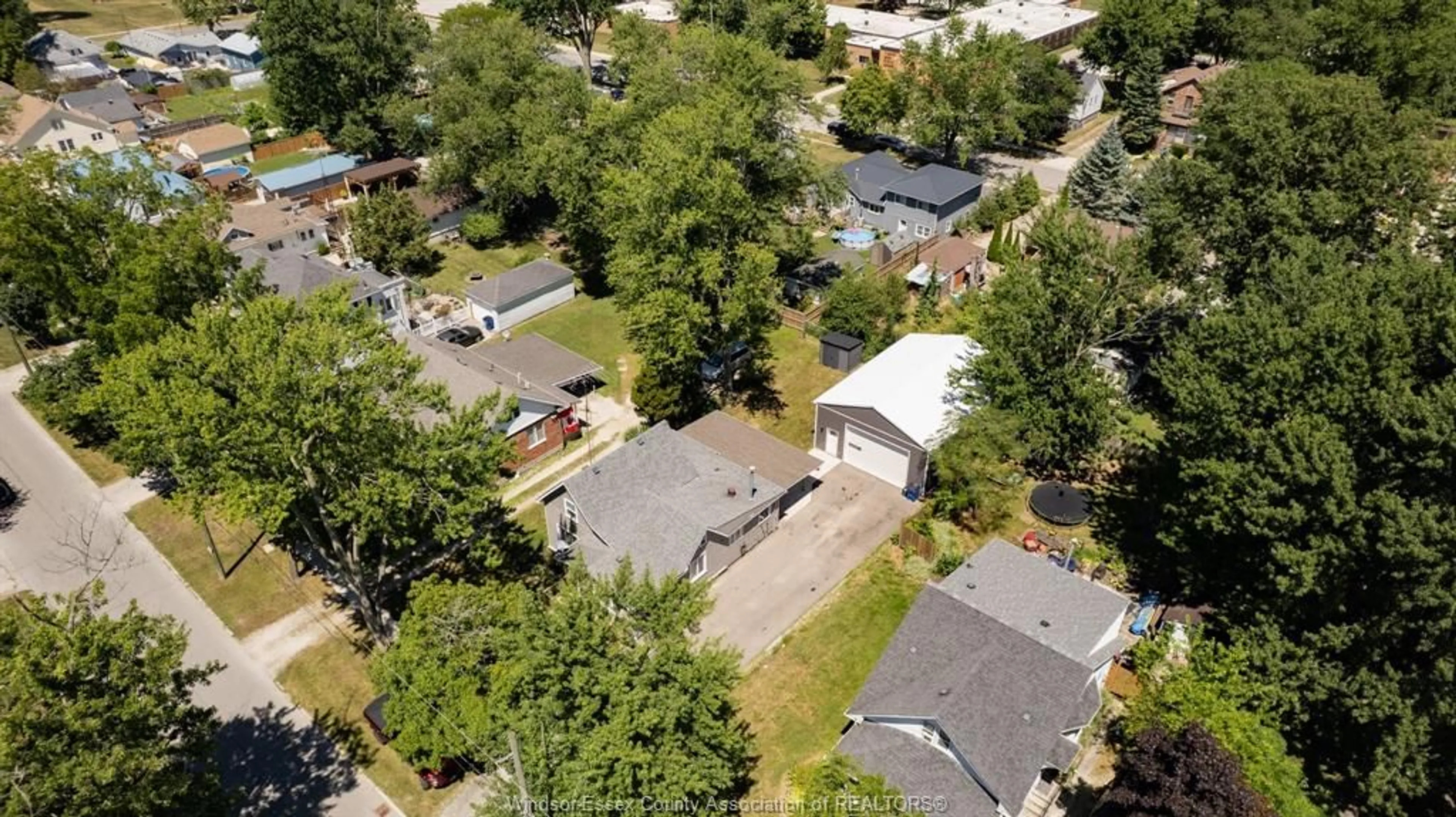 A pic from outside/outdoor area/front of a property/back of a property/a pic from drone, street for 15 FORREST St, Tilbury Ontario N0P 2L0