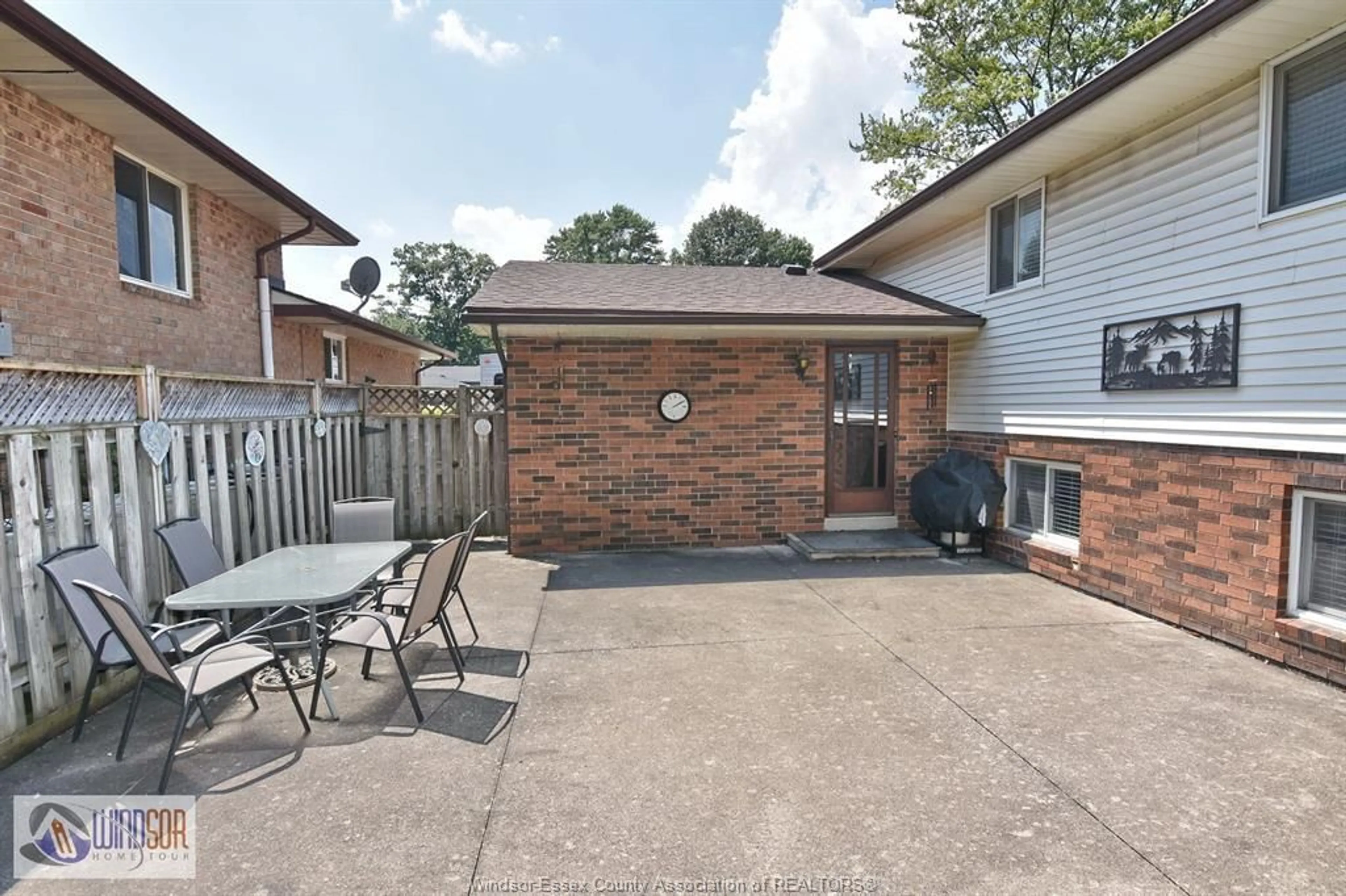Patio, street for 3712 BLISS Rd, Windsor Ontario N8W 3C2