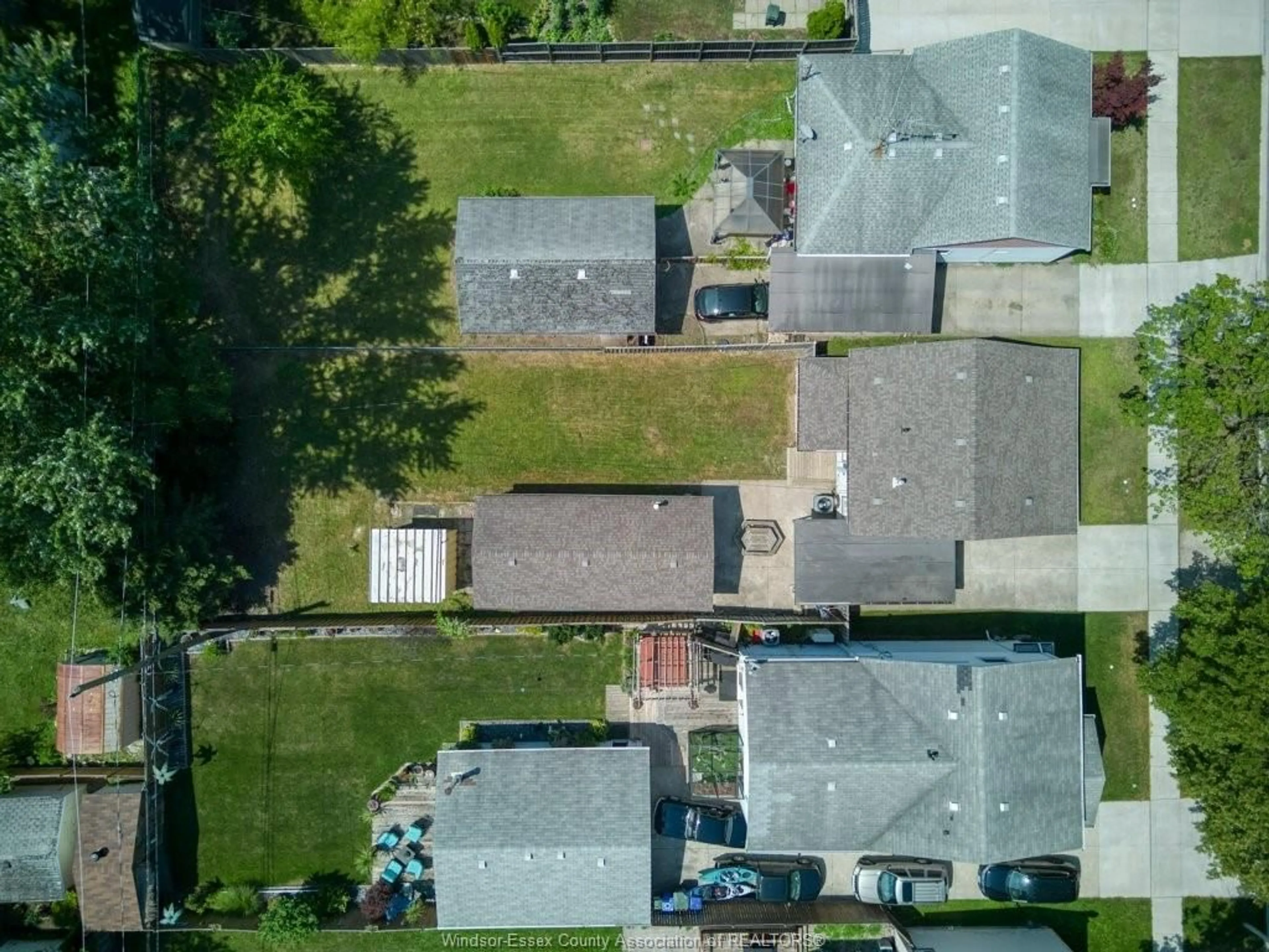 A pic from outside/outdoor area/front of a property/back of a property/a pic from drone, street for 1565 AUBIN, Windsor Ontario N8Y 4G1