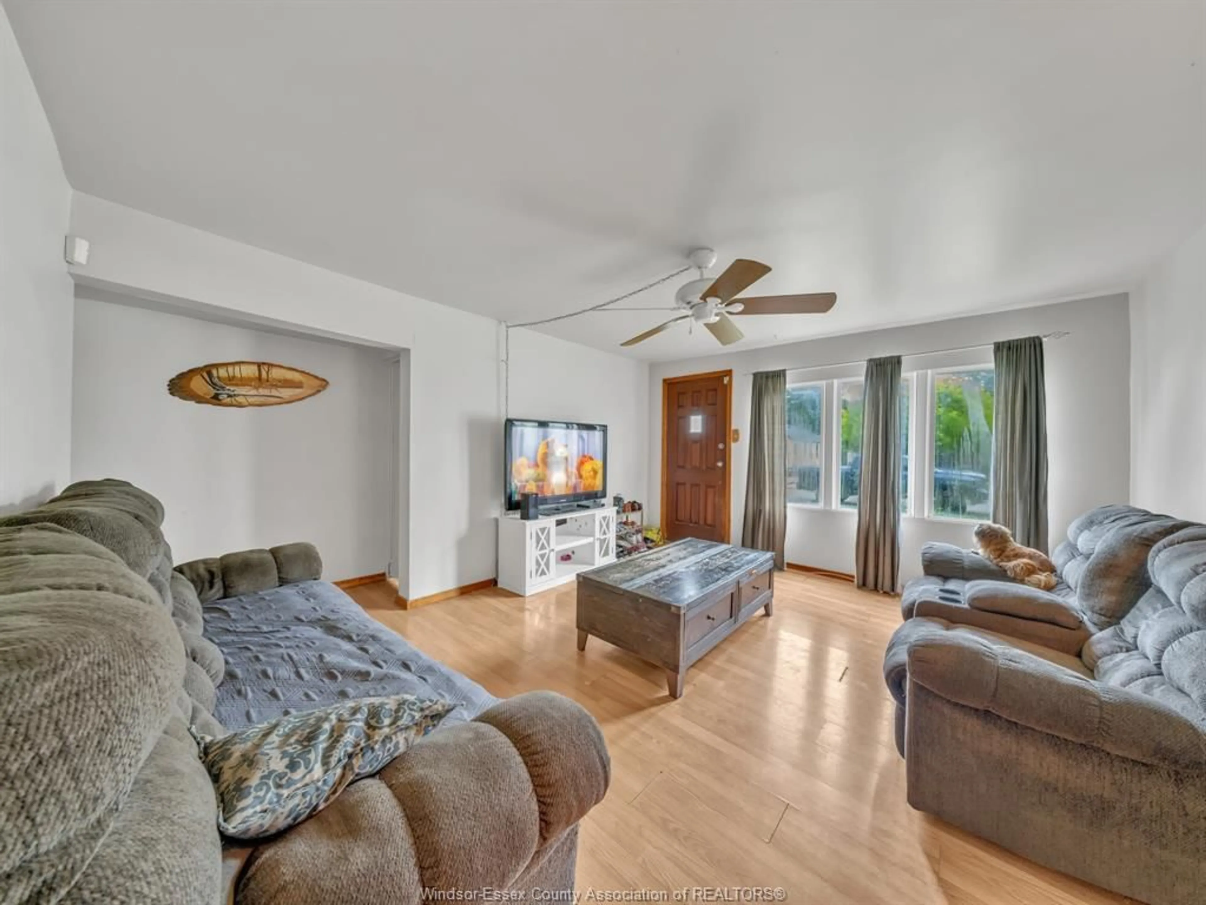 Living room with furniture, wood/laminate floor for 1465 WESTMINSTER Blvd, Windsor Ontario N8T 1W8