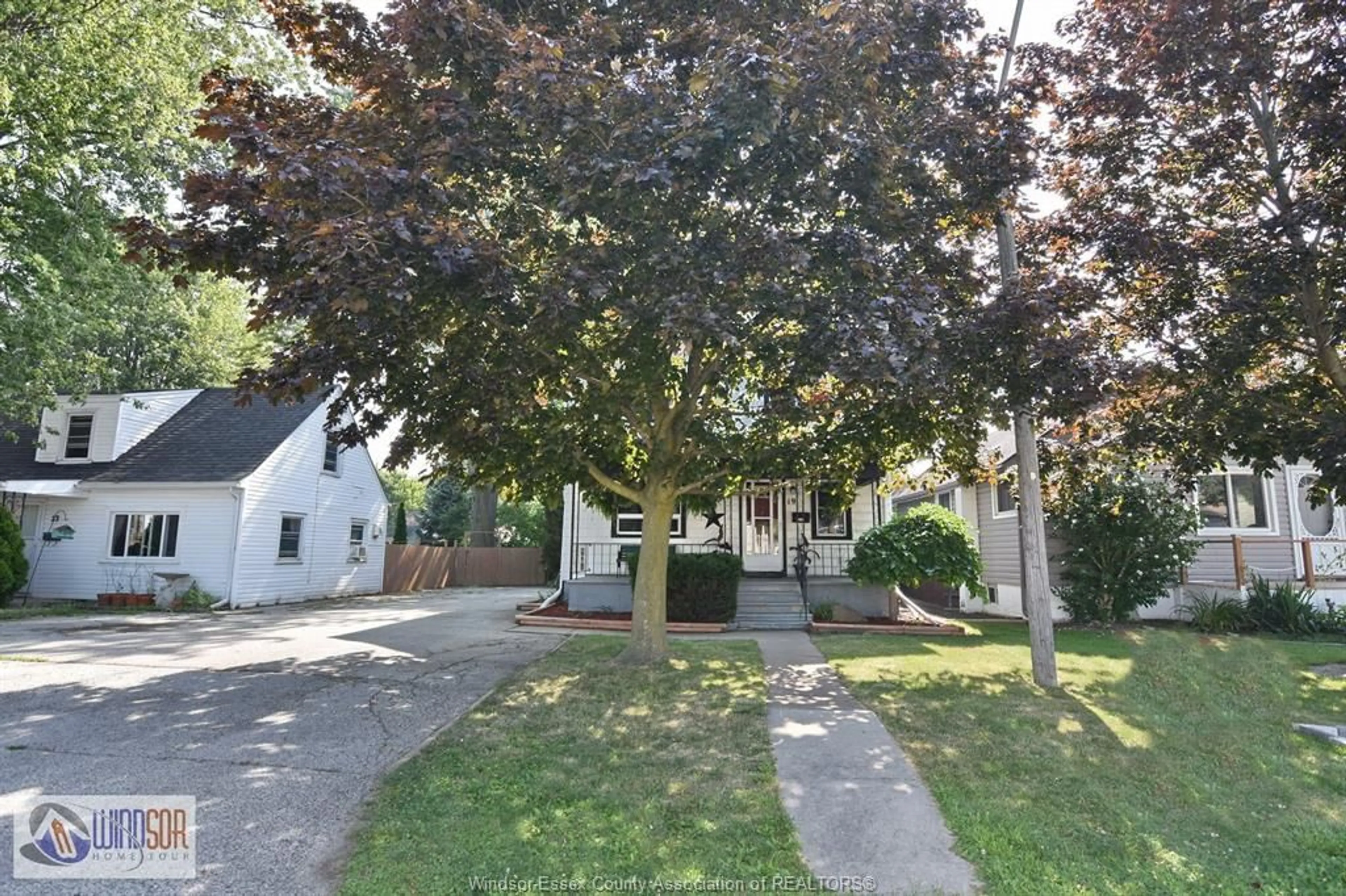 A pic from outside/outdoor area/front of a property/back of a property/a pic from drone, street for 19 BERTRAND, Amherstburg Ontario N9V 2W7